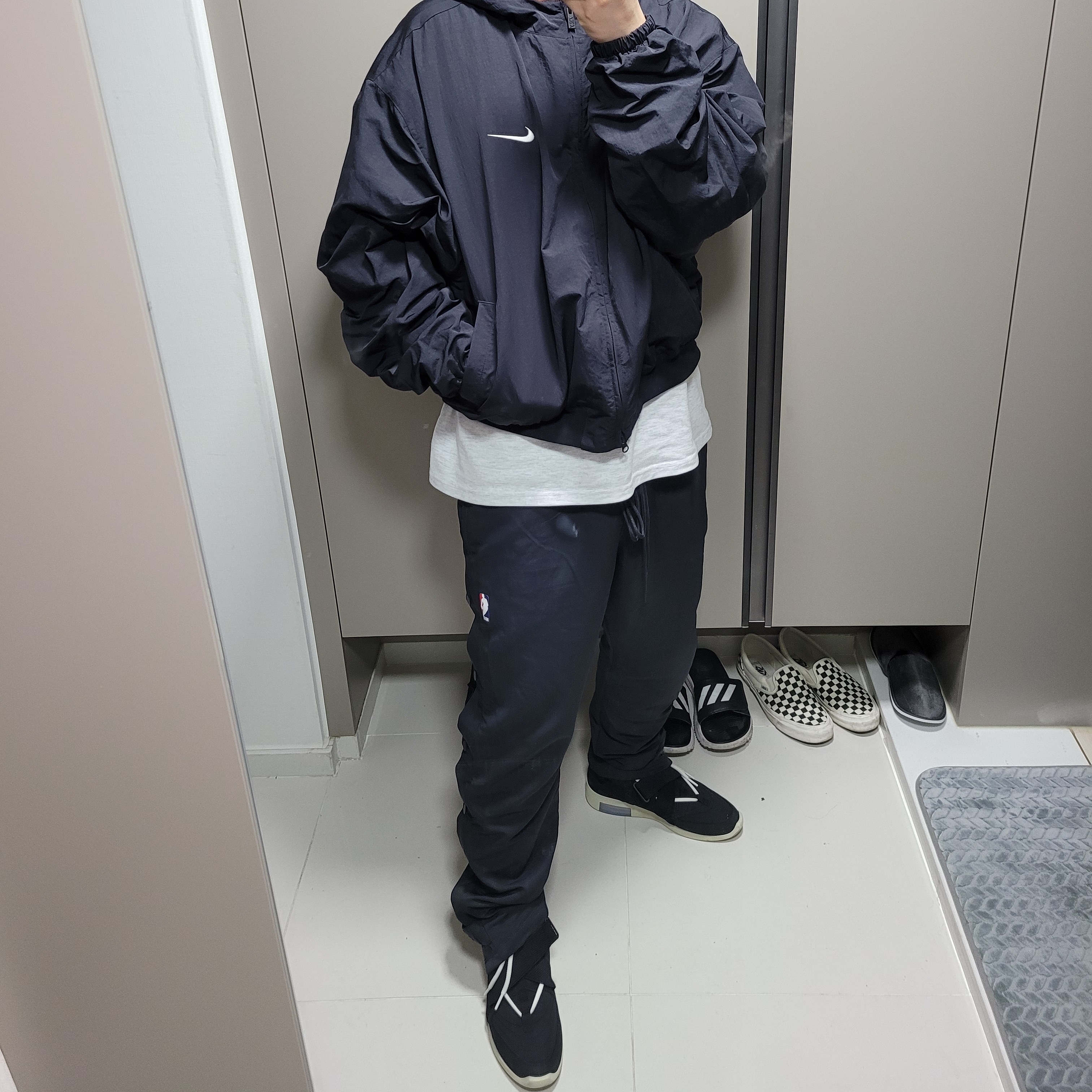 Nike x Fear of God Air Fear of God Raid Black, Nike x Fear of God Warm Up Pants Off Noir 착용 스타일
