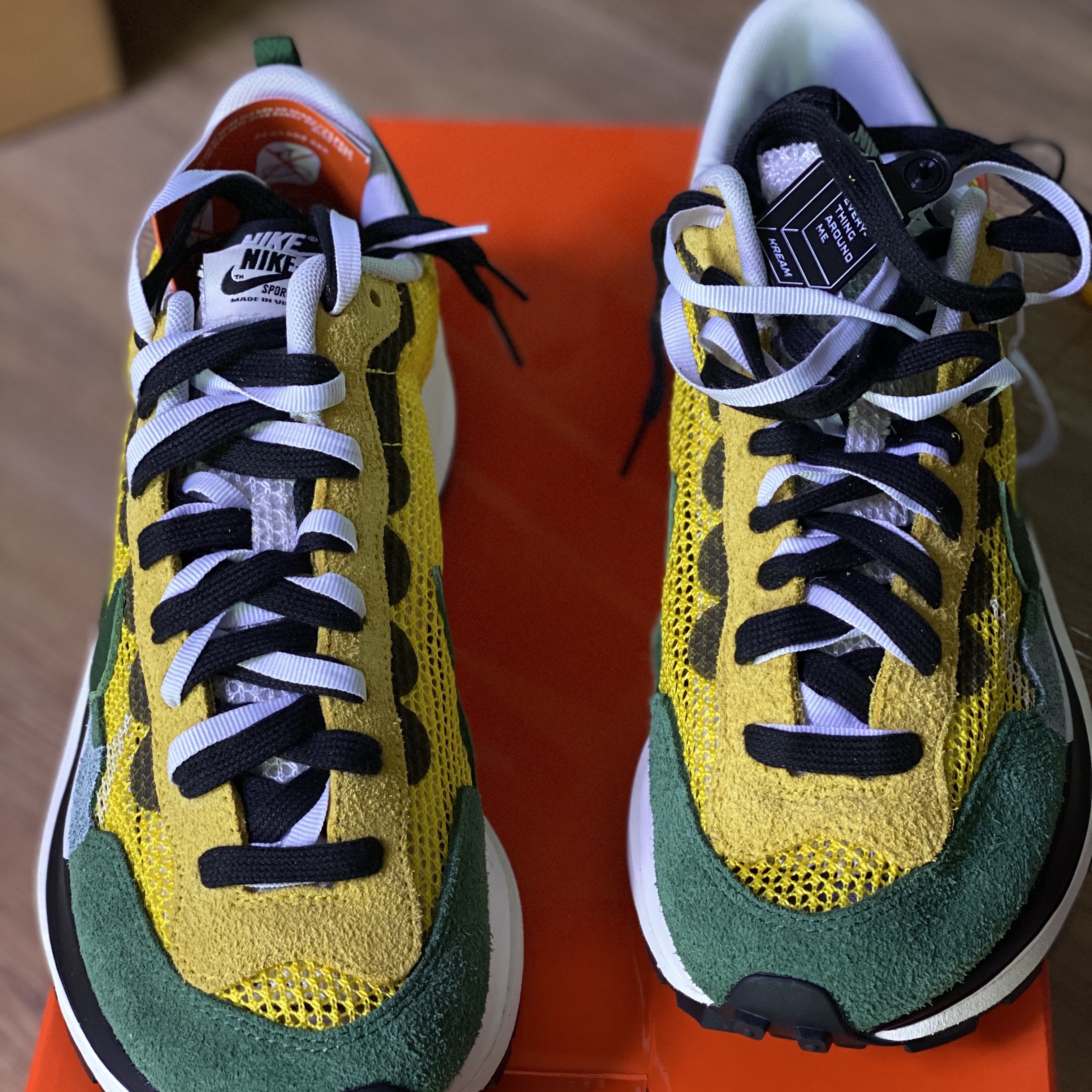 Nike x Sacai VaporWaffle Tour Yellow & Gorge Green Sail 착용 스타일 - 1