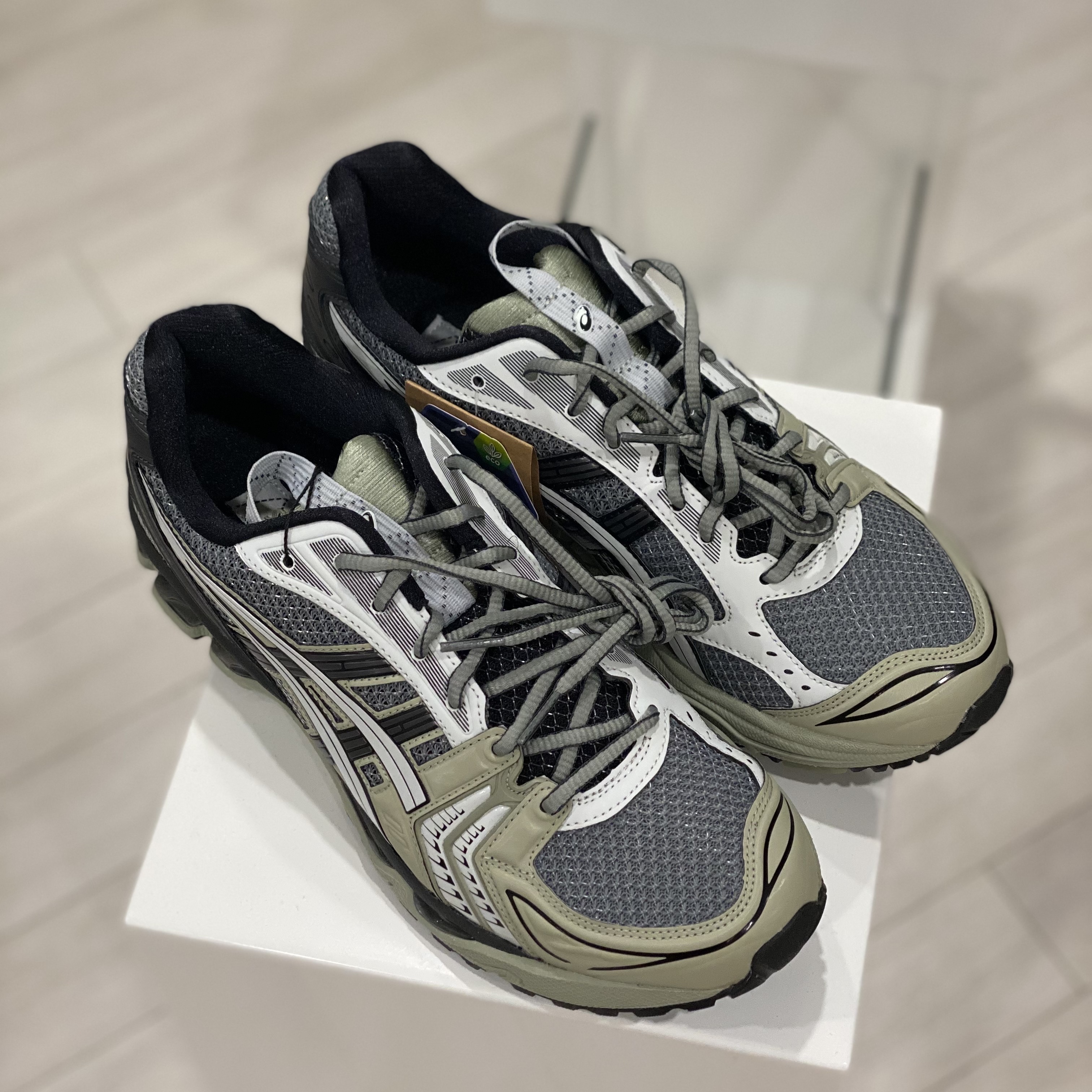 Asics UB1-S Gel-Kayano 14 Piedmont Grey 착용 스타일 - 3