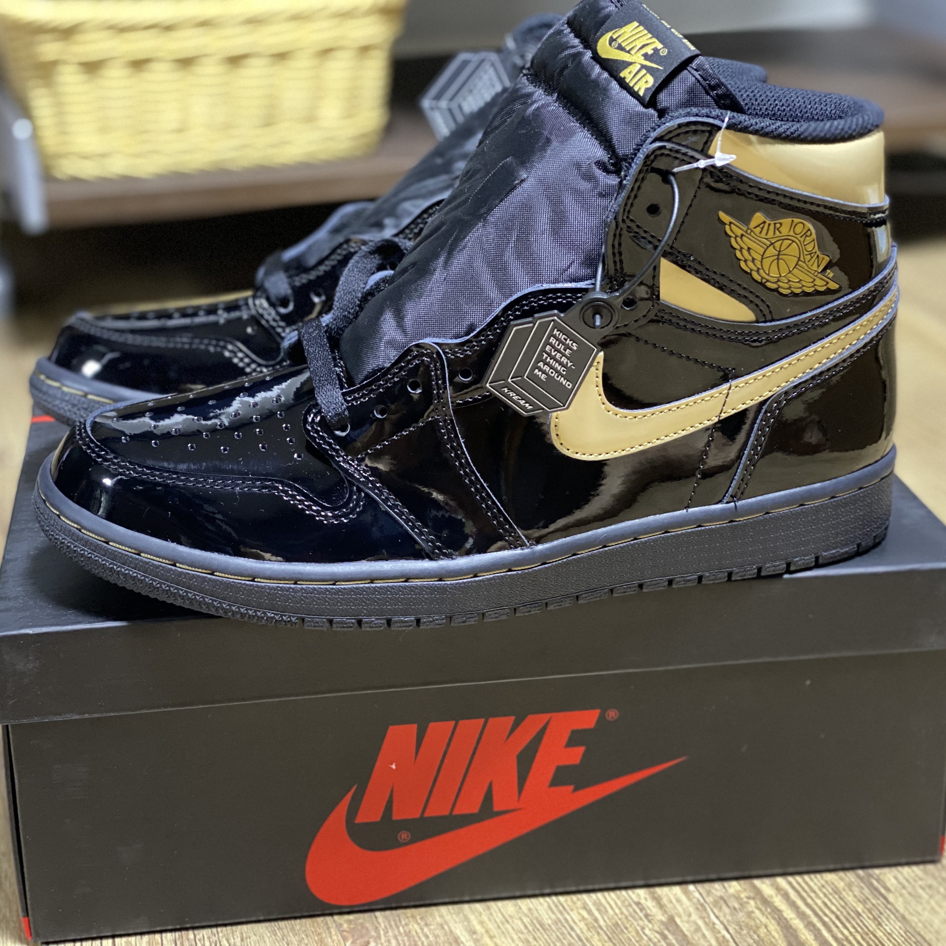 Jordan 1 Retro High OG Metallic Gold 착용 스타일 - 1