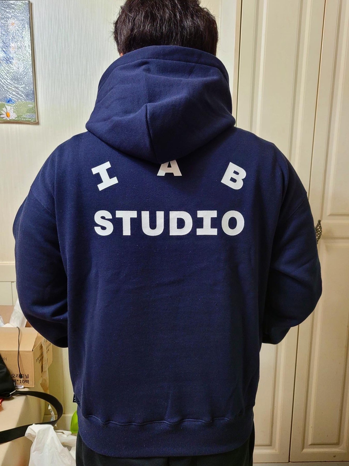 IAB Studio Hoodie Navy - 21SS 착용 스타일 - 1