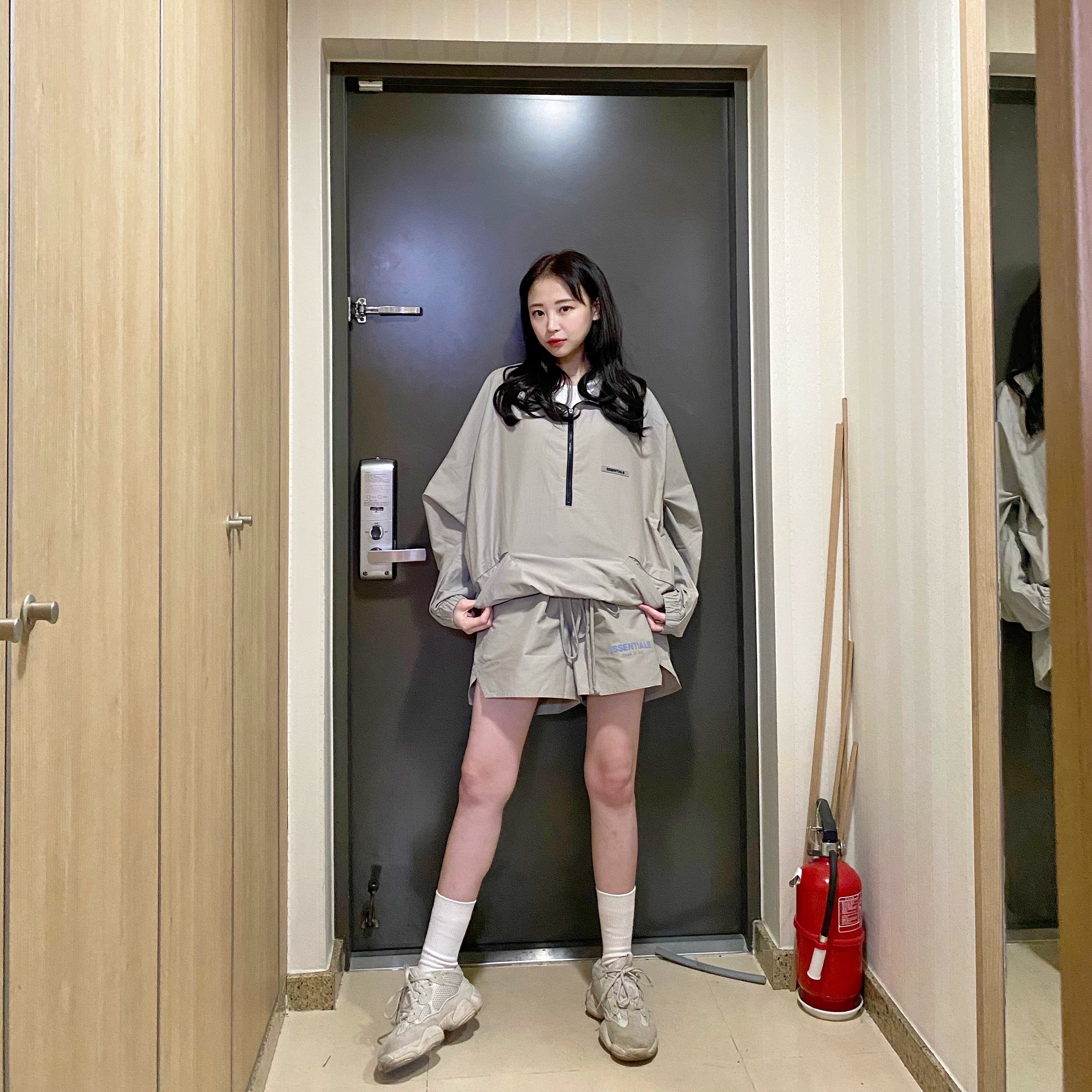 Essentials Volley Shorts Moss - 20SS, Essentials Track Jacket Moss - 20FW 착용 스타일 - 1