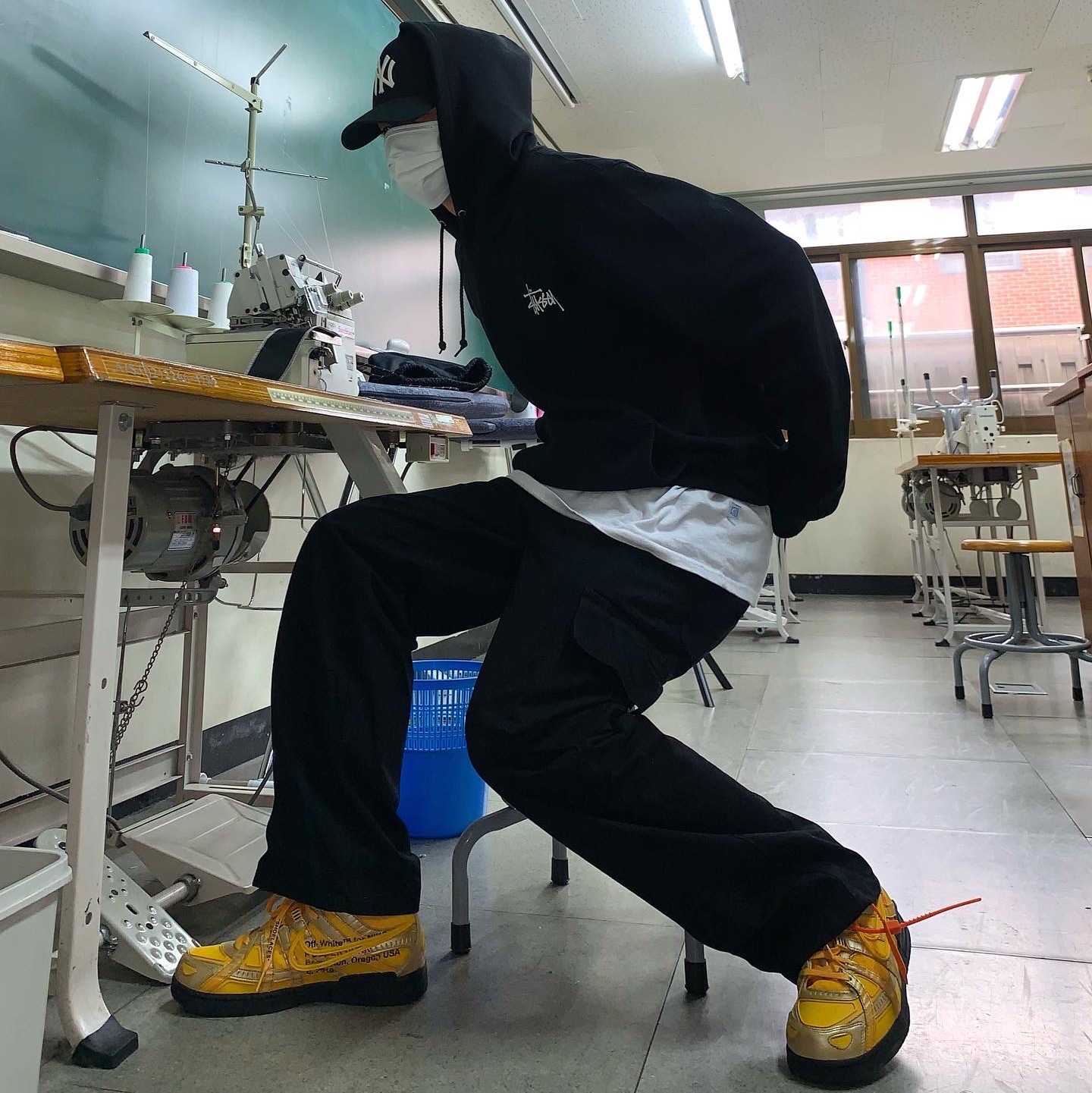 Nike x Off-White Air Rubber Dunk University Gold 착용 스타일 - 1
