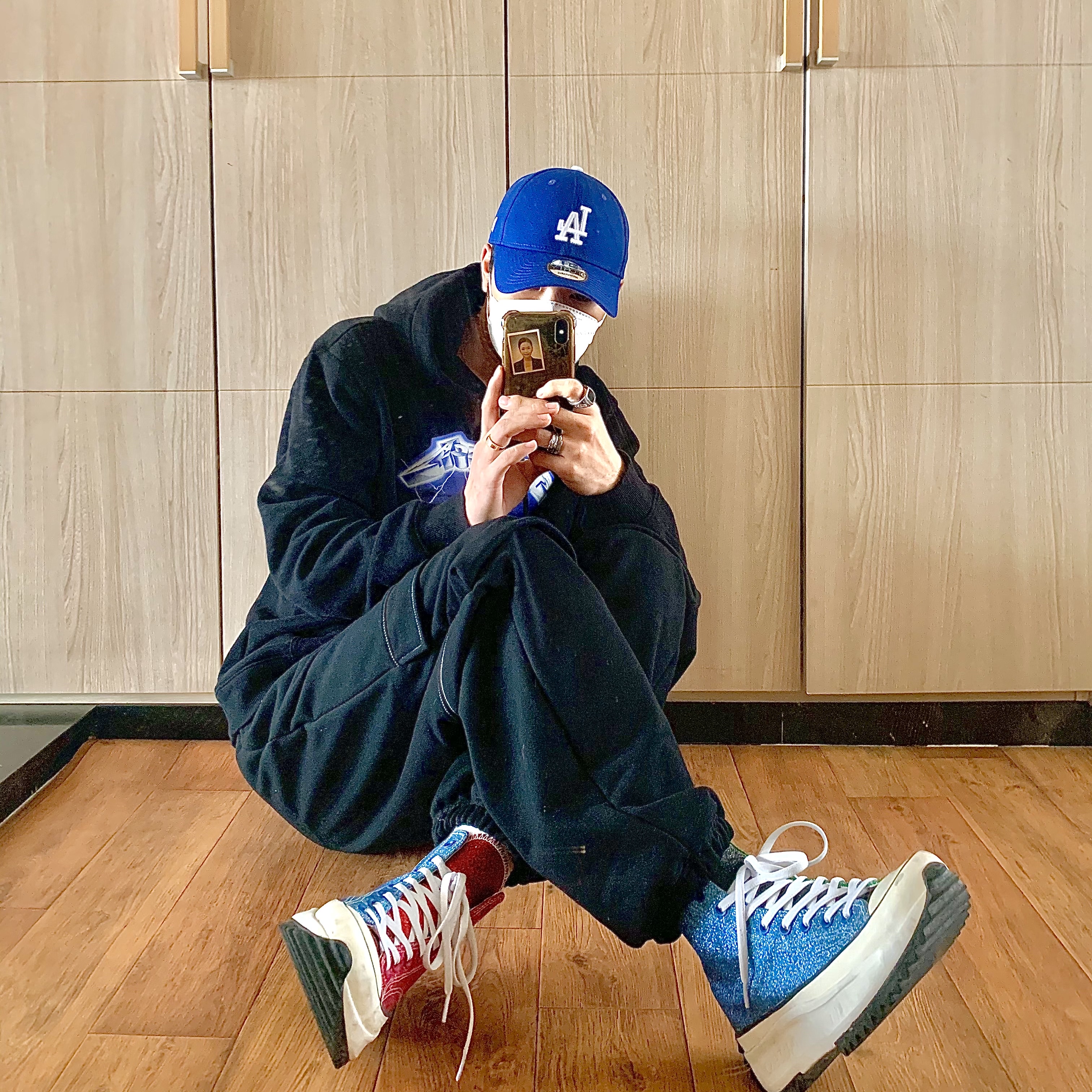 Converse x JW Anderson Run Star Hike Hi Glitter 착용 스타일 - 1