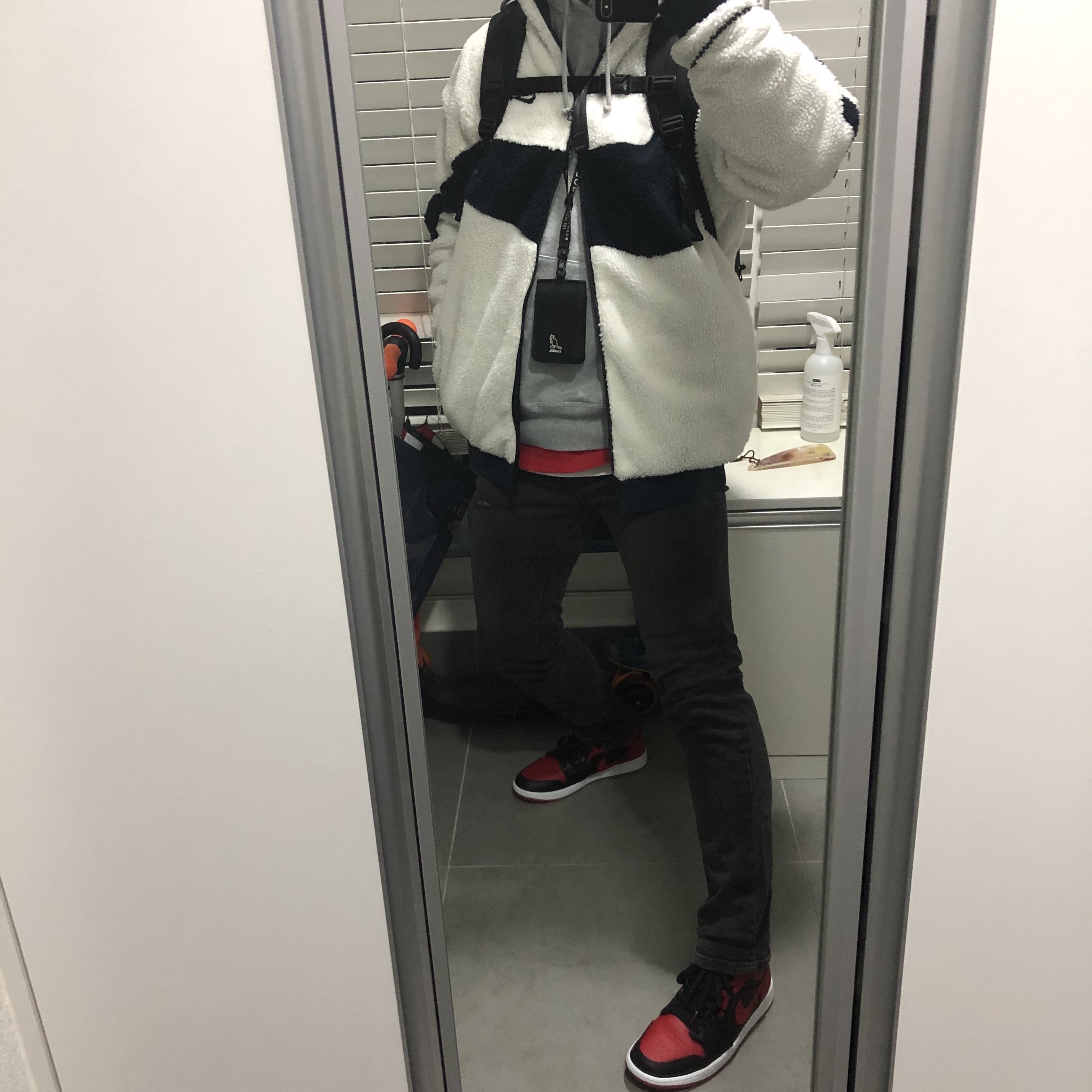 Jordan 1 Mid Bred Banned 2020, Nike Big Swoosh Full Zip Jacket White Navy 착용 스타일