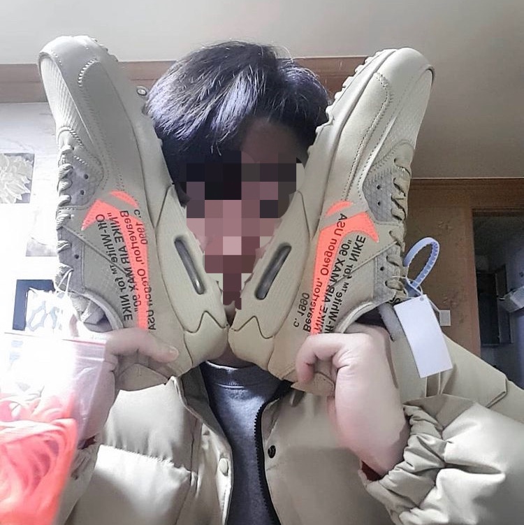 Nike x Off-White Air Max 90 V2 Desert Ore 착용 스타일