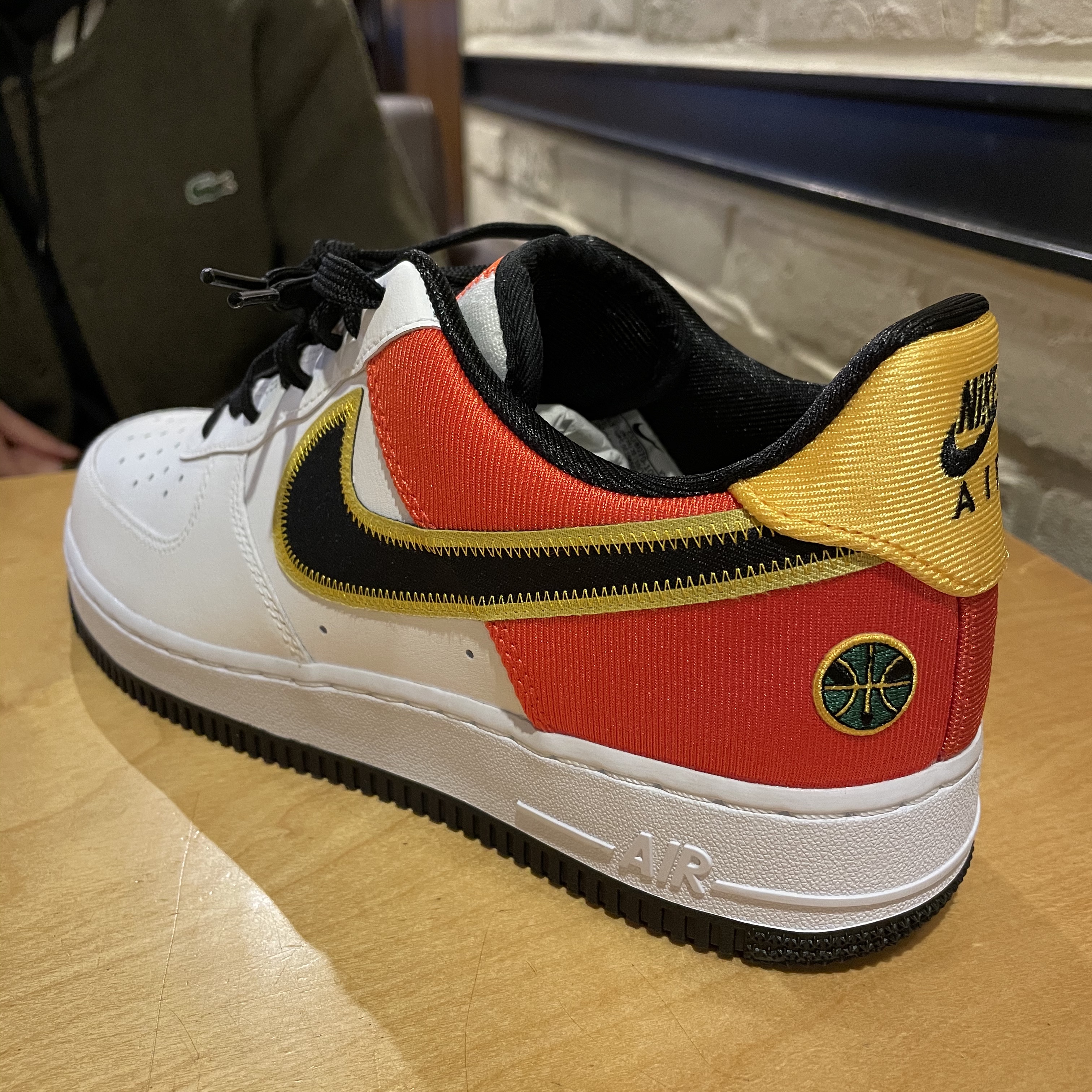 Nike Air Force 1 '07 LV8 Rayguns 착용 스타일
