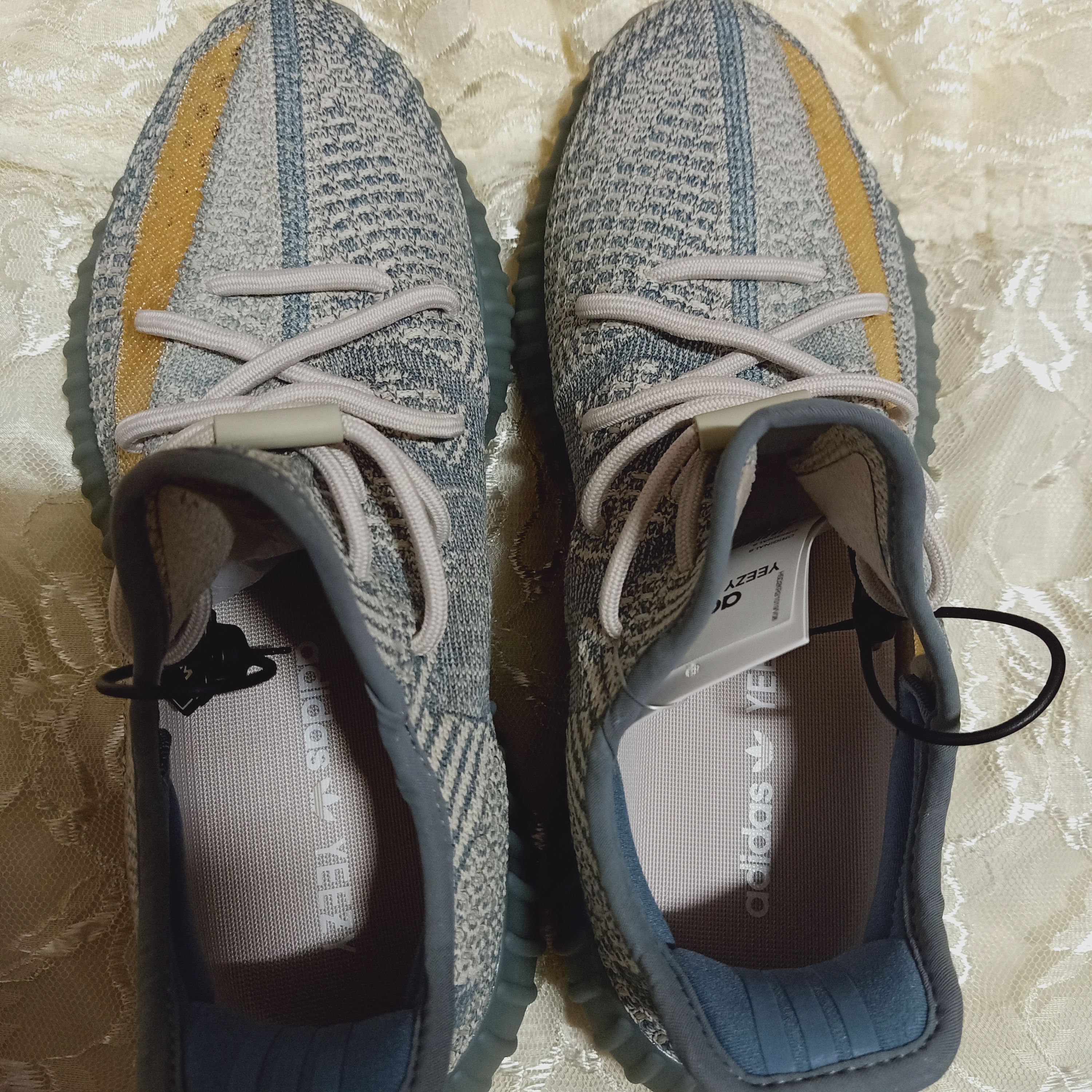 Adidas Yeezy Boost 350 V2 Israfil 착용 스타일 - 1