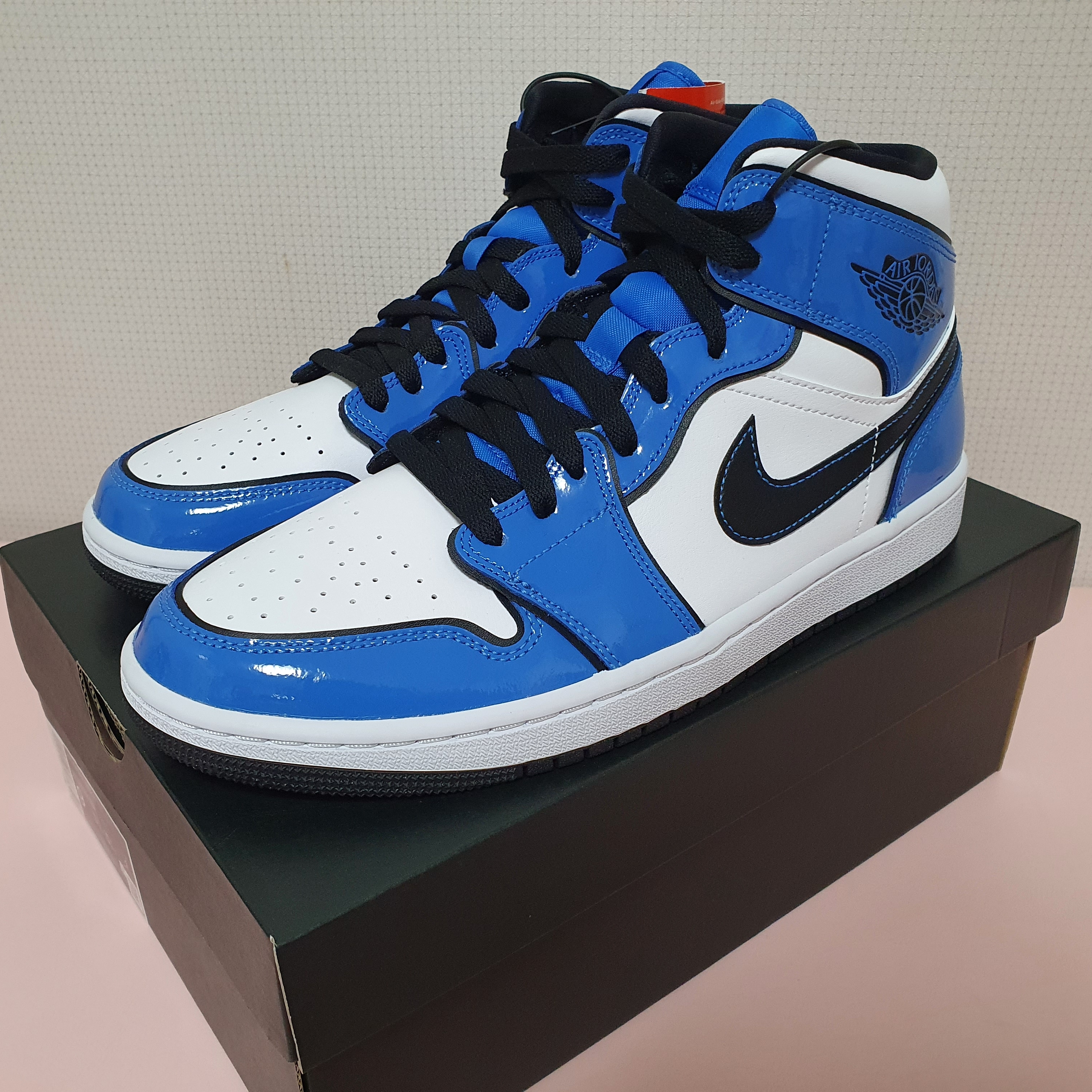 Jordan 1 Mid SE Signal Blue 착용 스타일 - 1