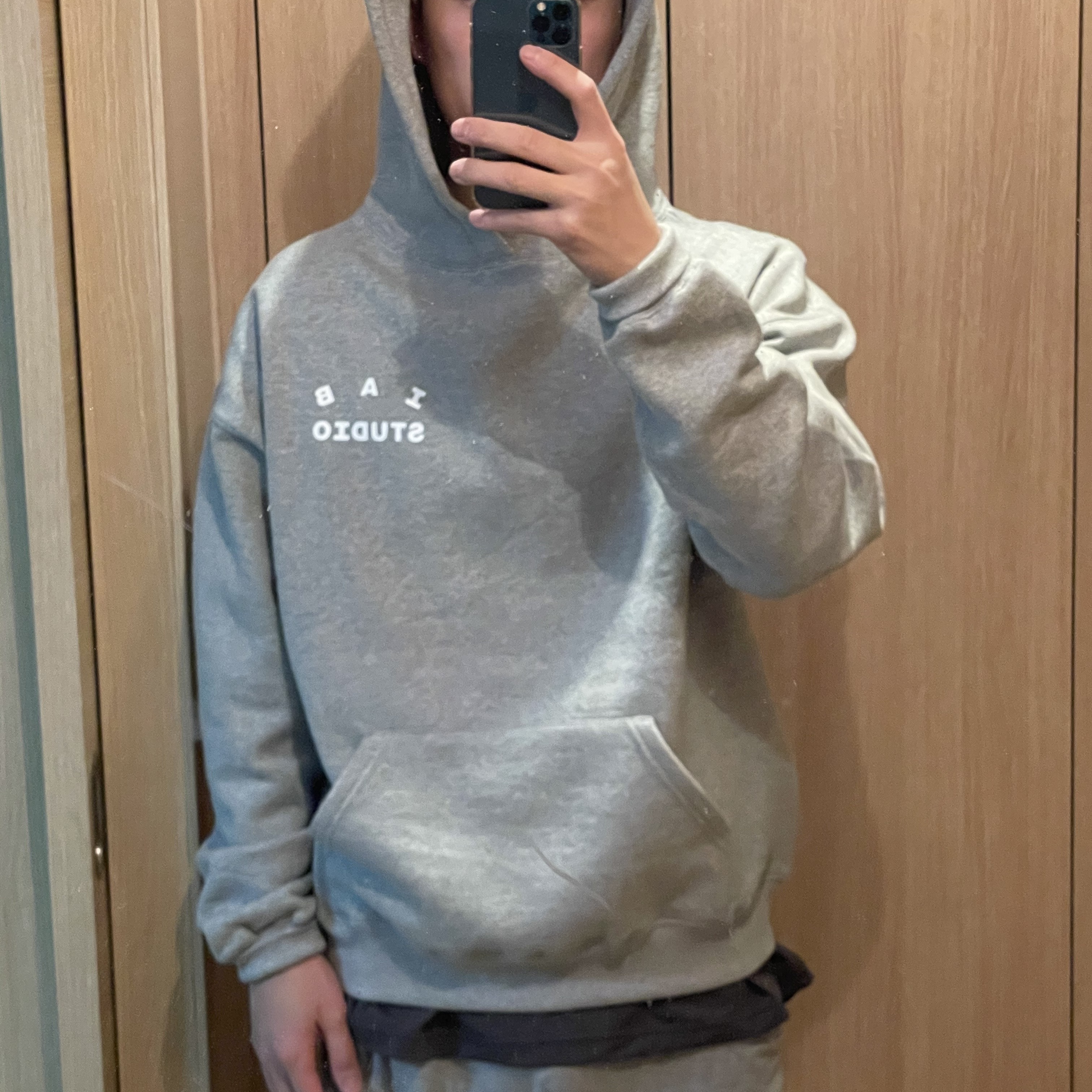 IAB Studio Hoodie Gray - 21SS 착용 스타일 - 1