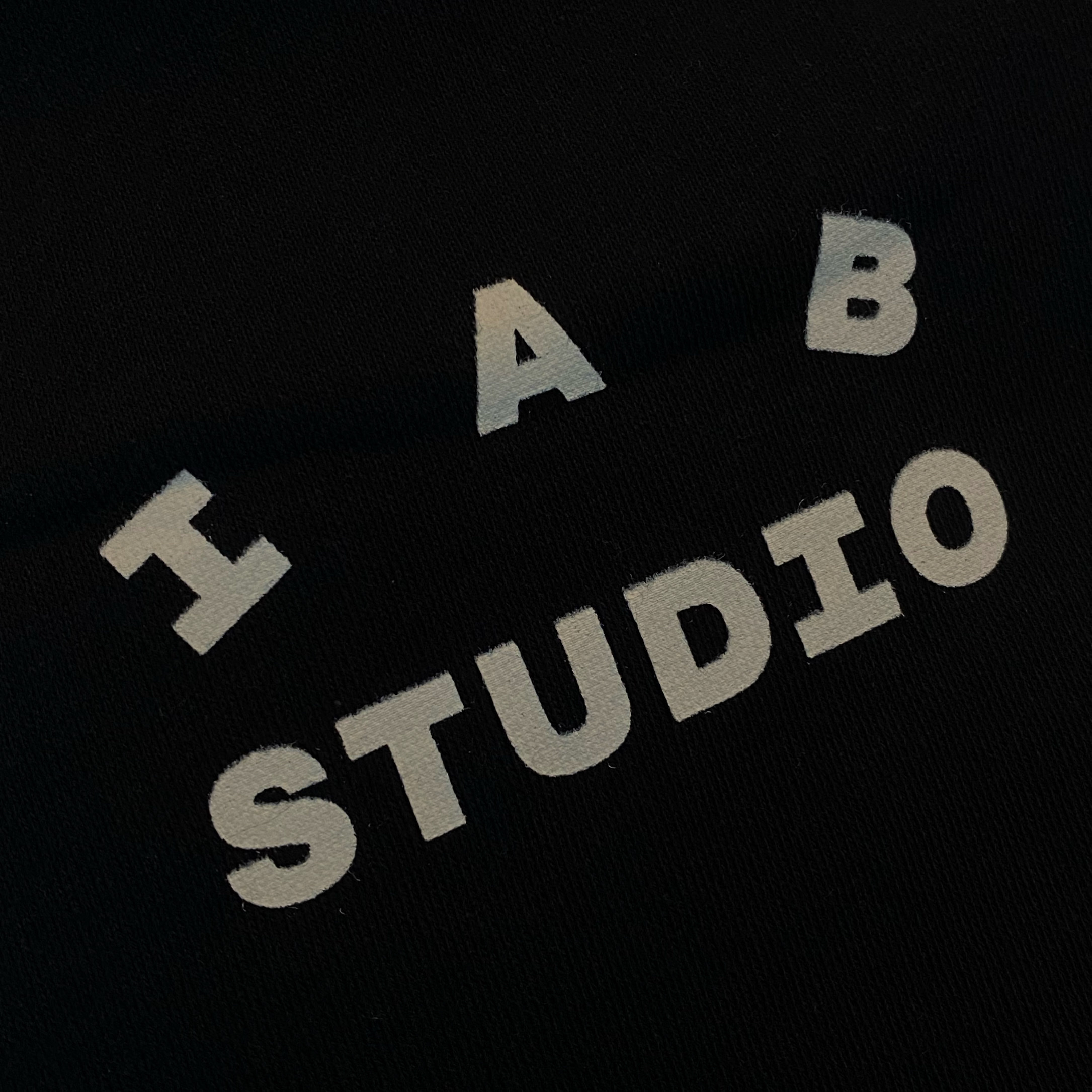 IAB Studio Hoodie Navy - 21SS 착용 스타일