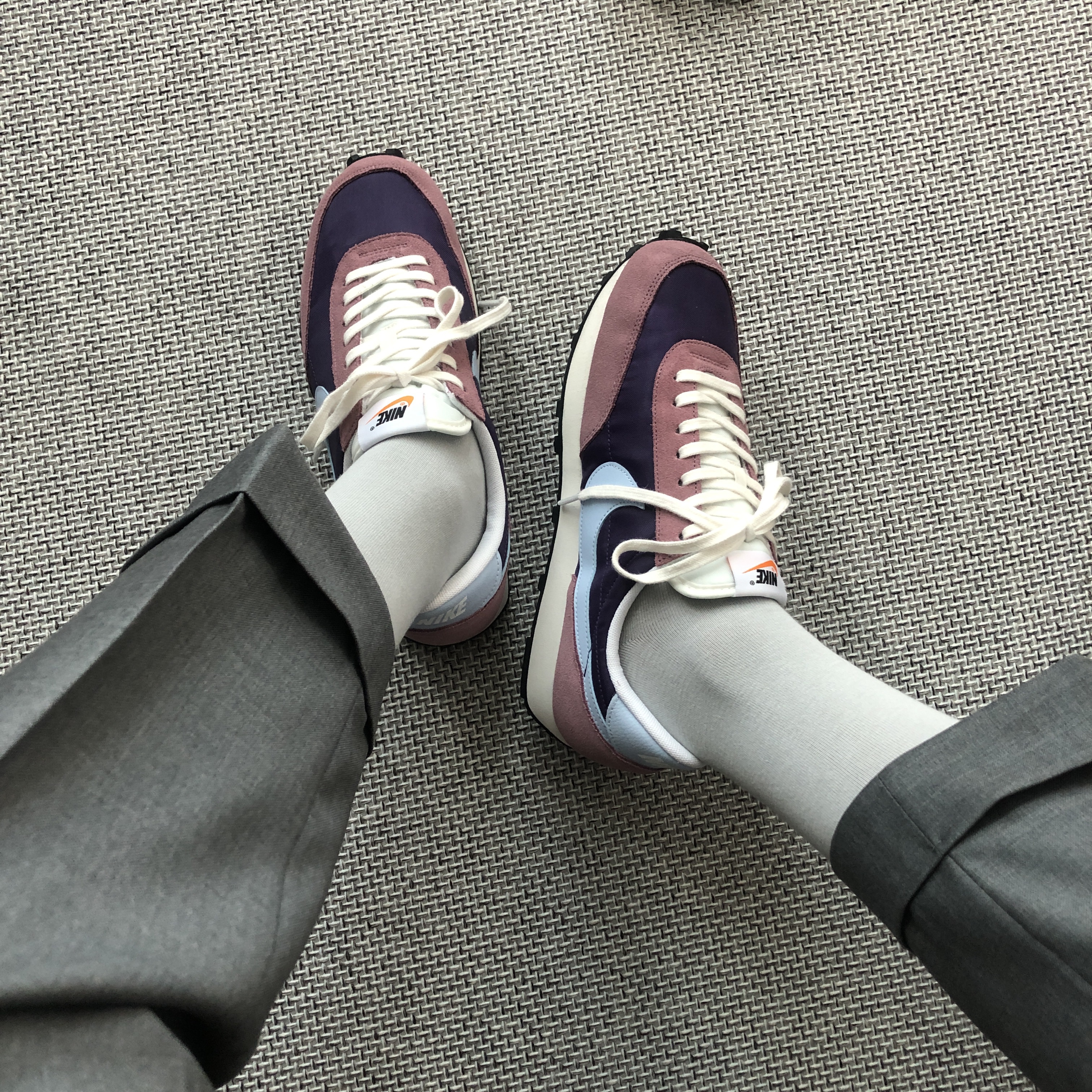 (W) Nike Daybreak Eggplant Plum Dust 착용 스타일 - 2