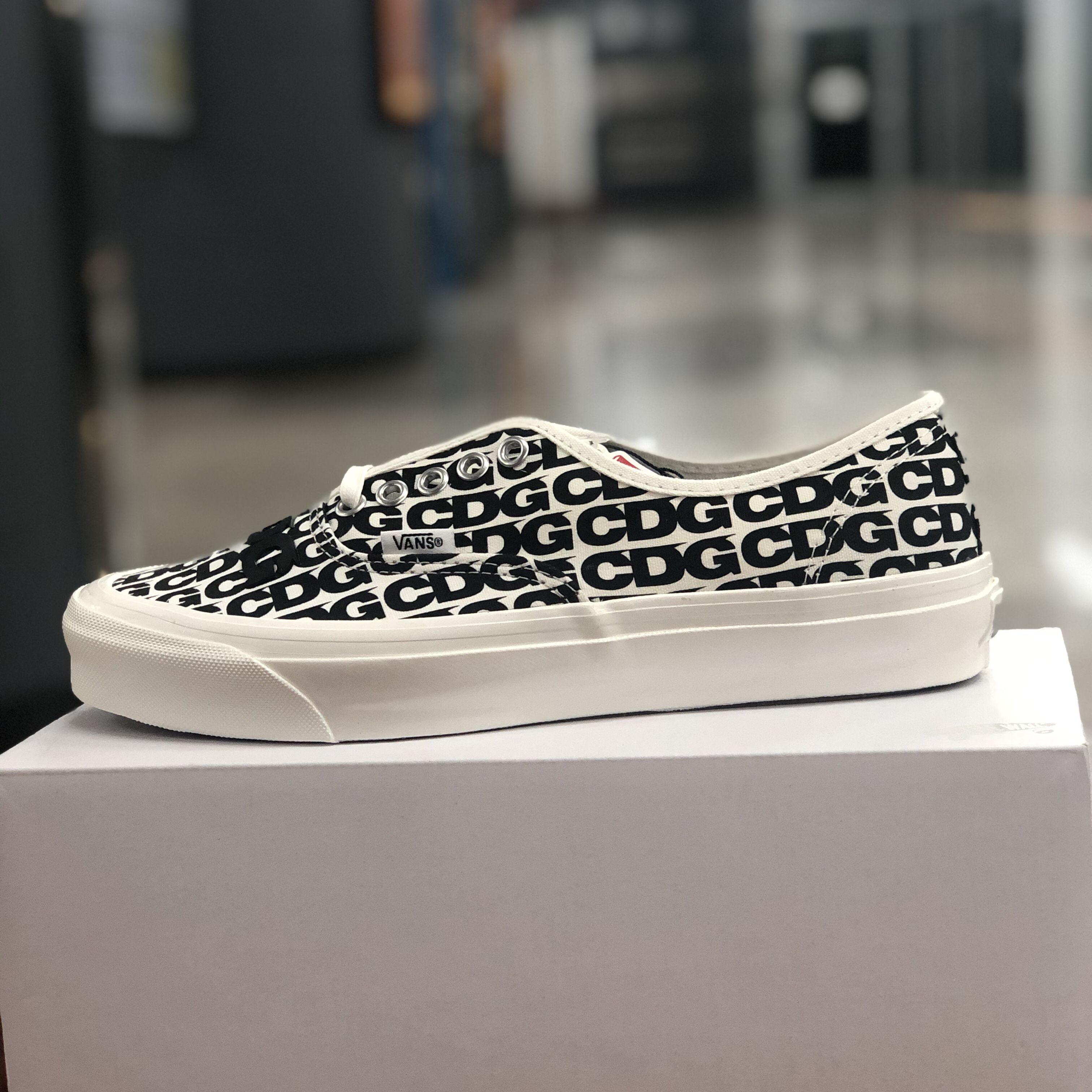 Vans Vault x CDG OG Authentic LX White Black 착용 스타일