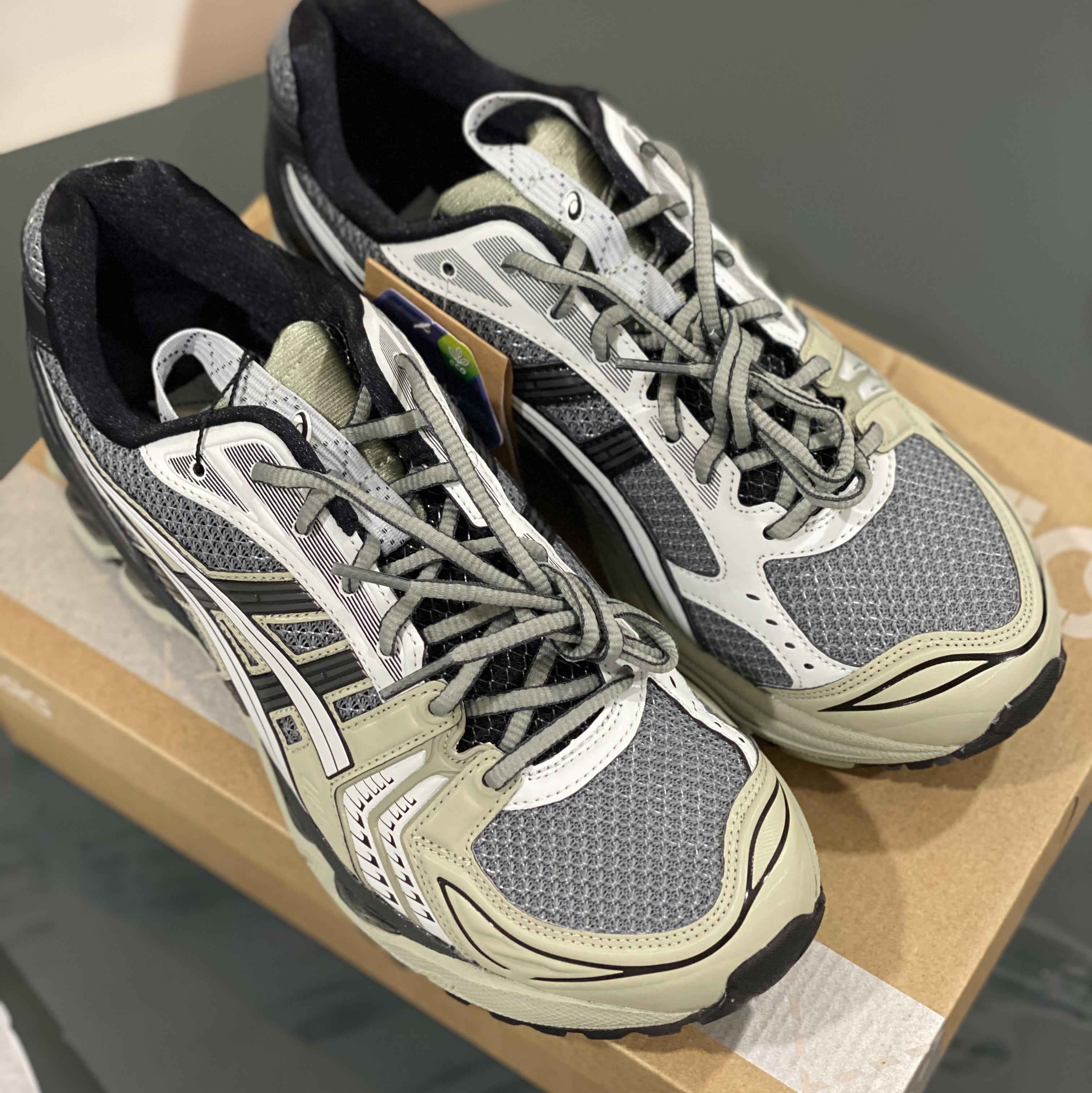 Asics UB1-S Gel-Kayano 14 Piedmont Grey 착용 스타일 - 1