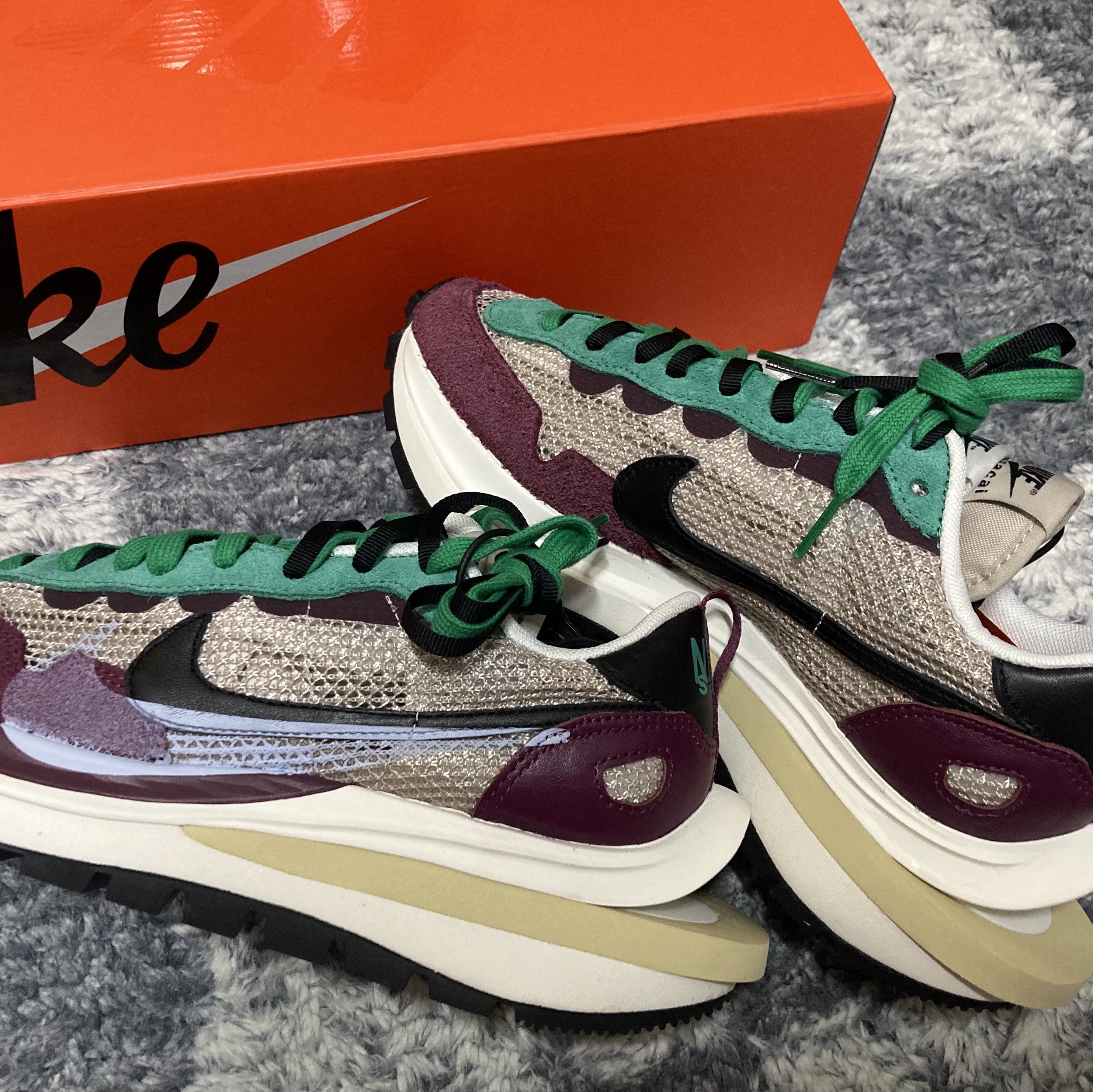 Nike x Sacai VaporWaffle String & Black Villain Red 착용 스타일