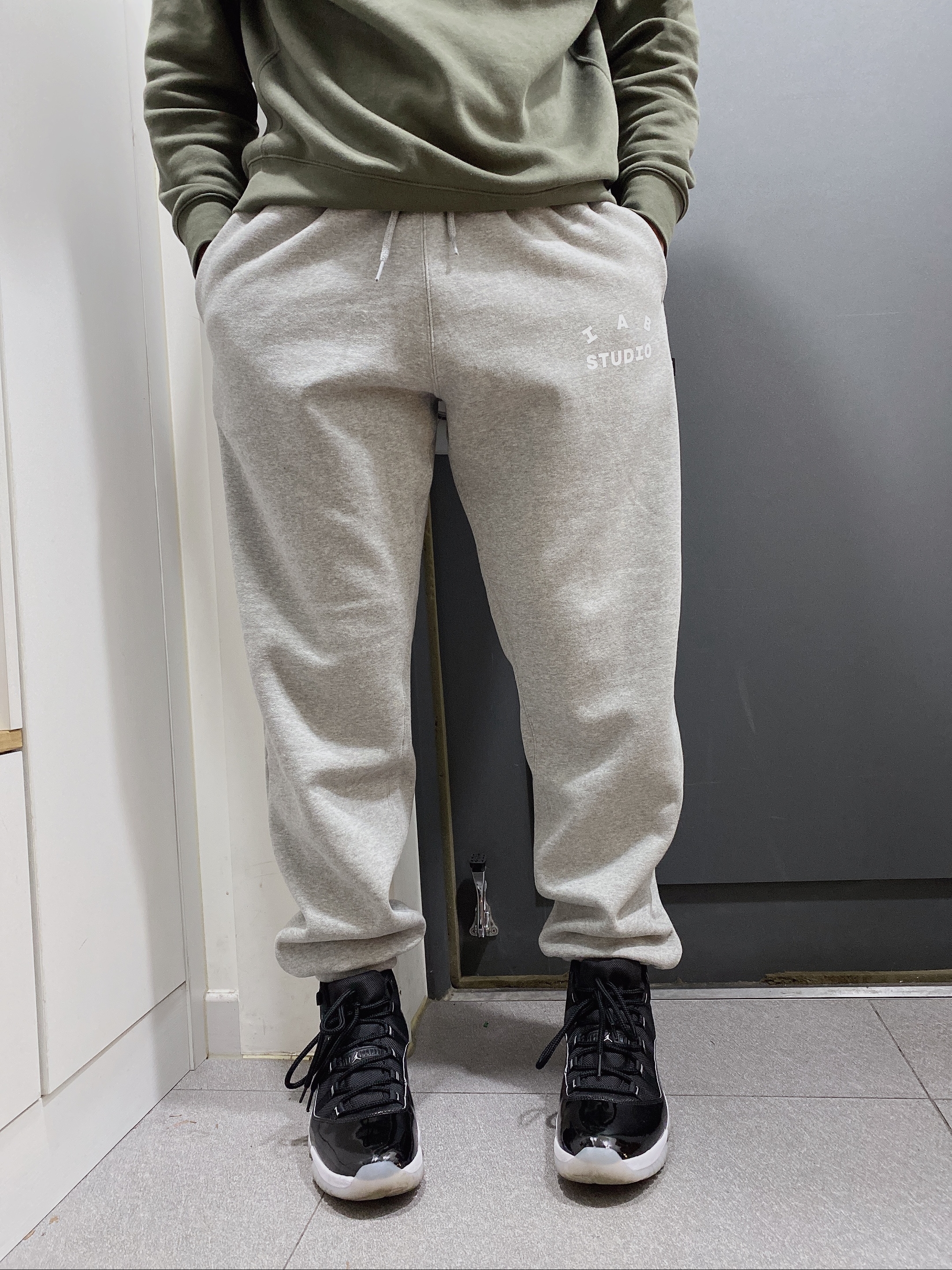 IAB Studio Sweatpants Gray - 21SS, Jordan 11 Retro Jubilee 착용 스타일 - 2