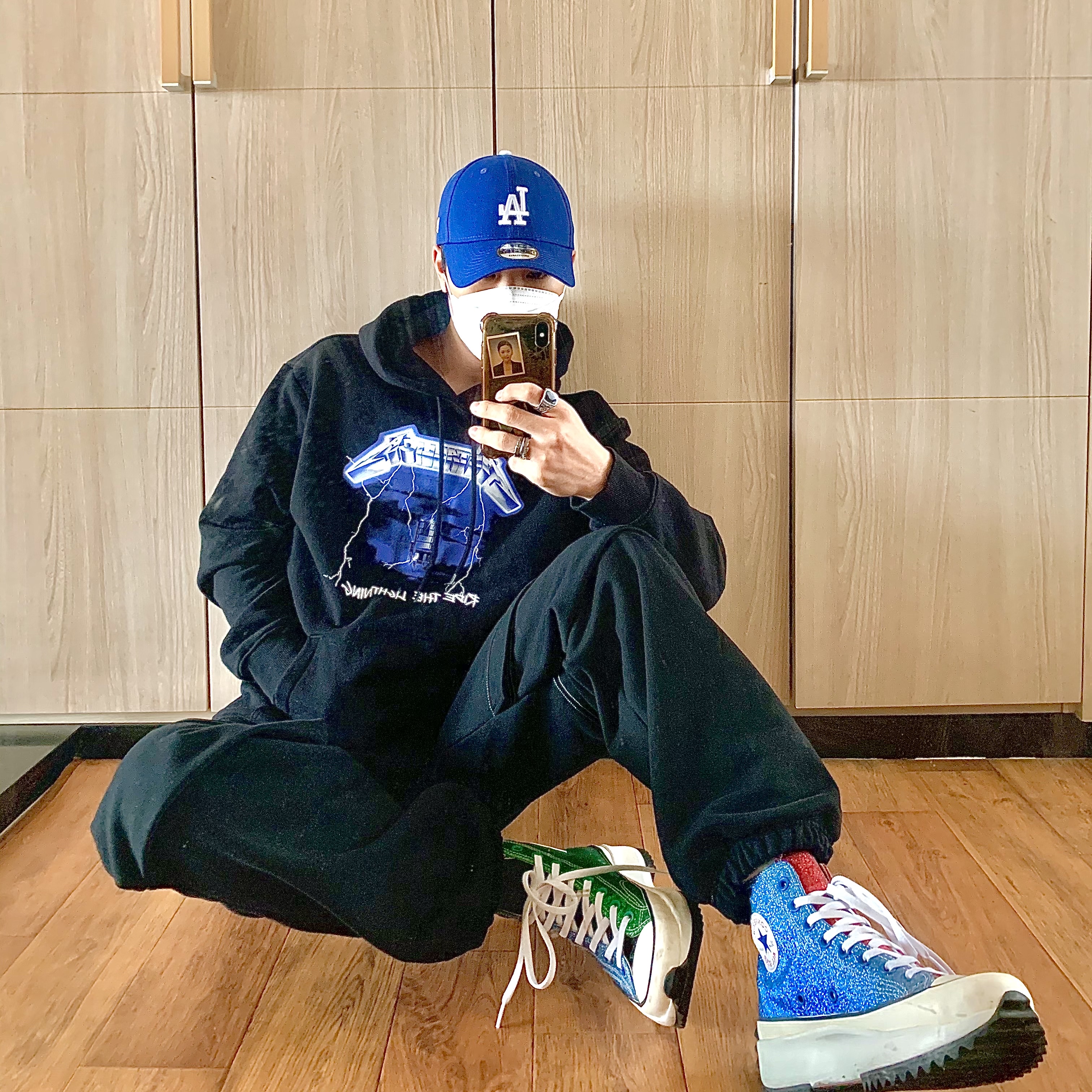 Converse x JW Anderson Run Star Hike Hi Glitter 착용 스타일 - 2