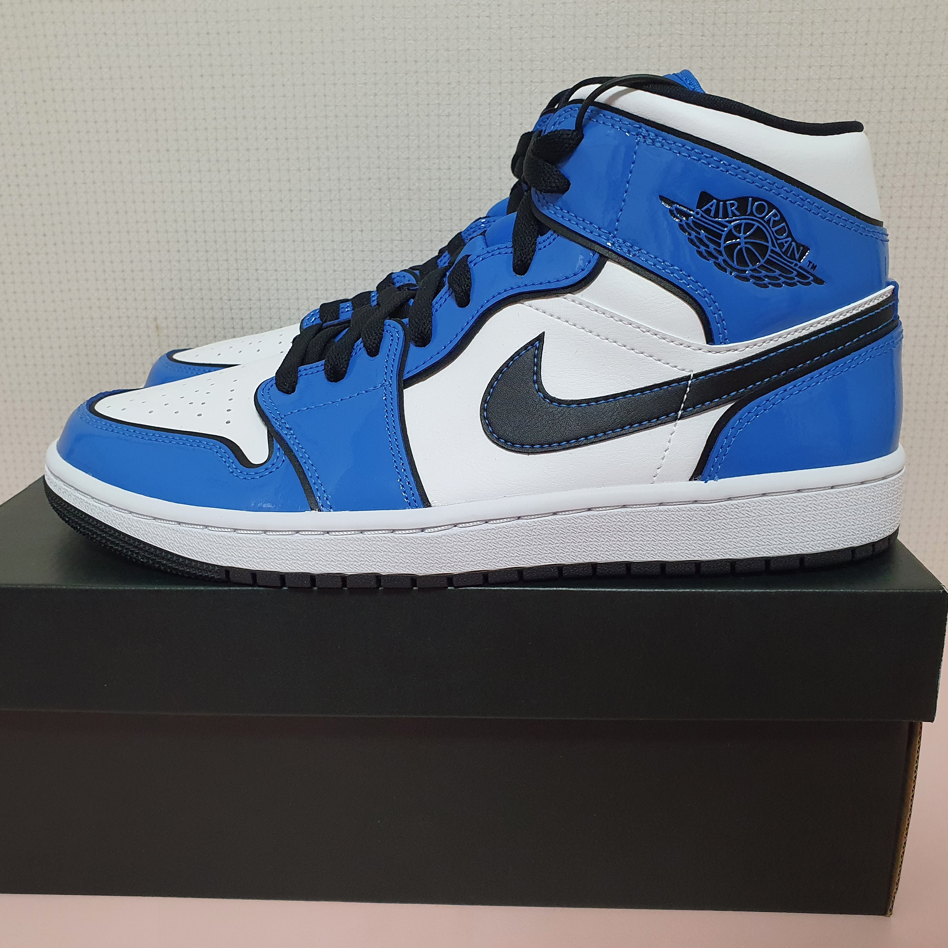 Jordan 1 Mid SE Signal Blue 착용 스타일 - 2
