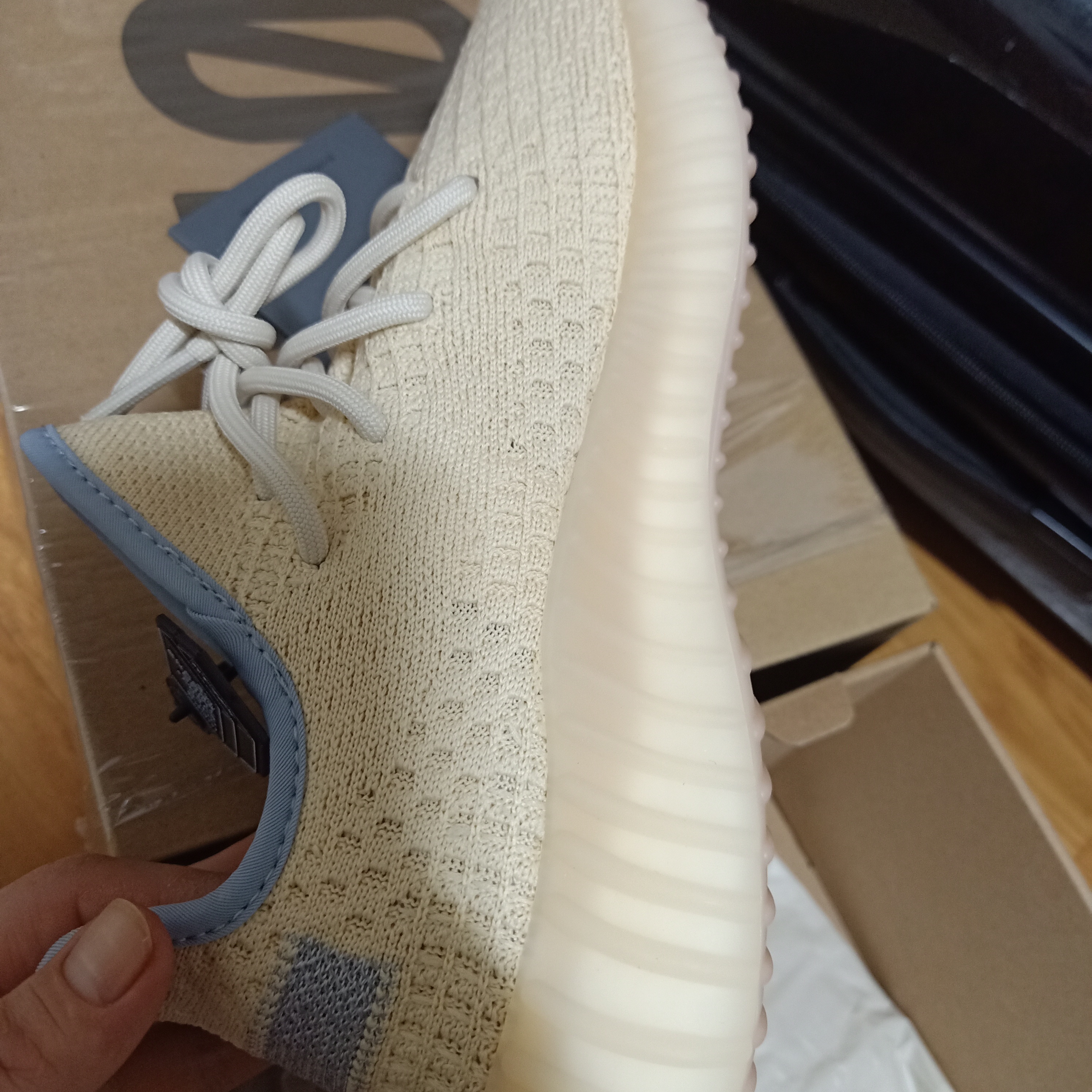Adidas Yeezy Boost 350 V2 Linen 착용 스타일 - 5