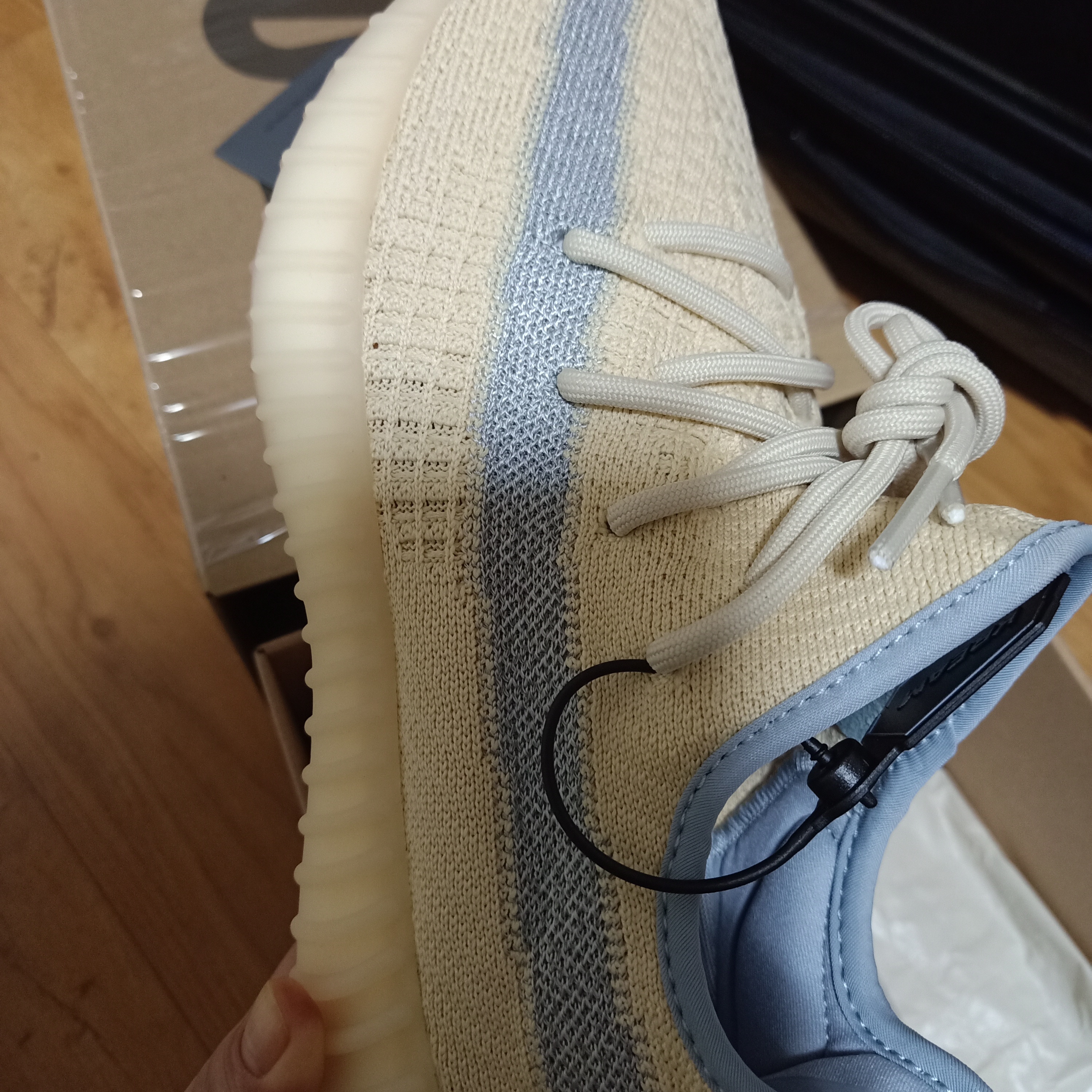 Adidas Yeezy Boost 350 V2 Linen 착용 스타일 - 1