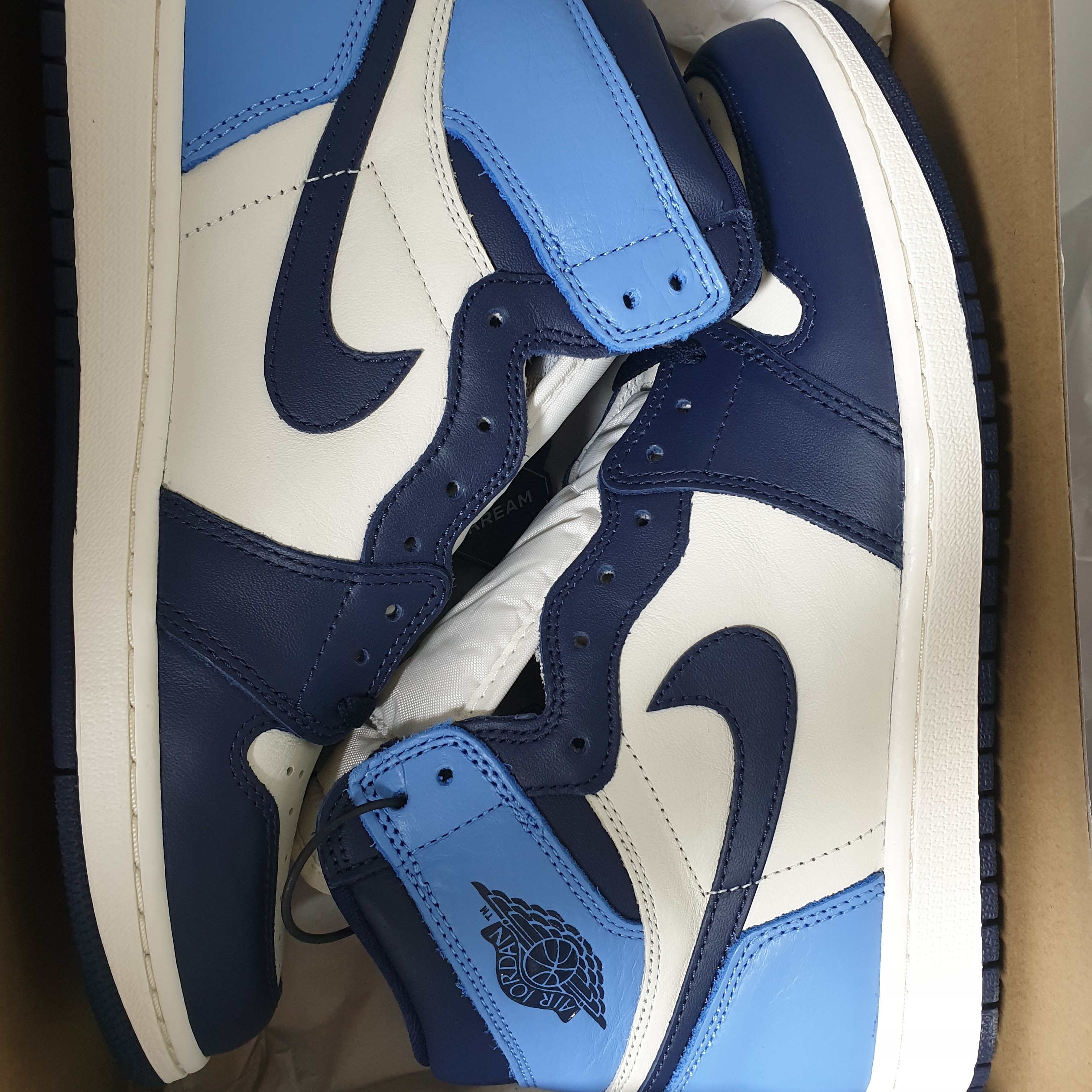 Jordan 1 Retro High Obsidian UNC 착용 스타일 - 2
