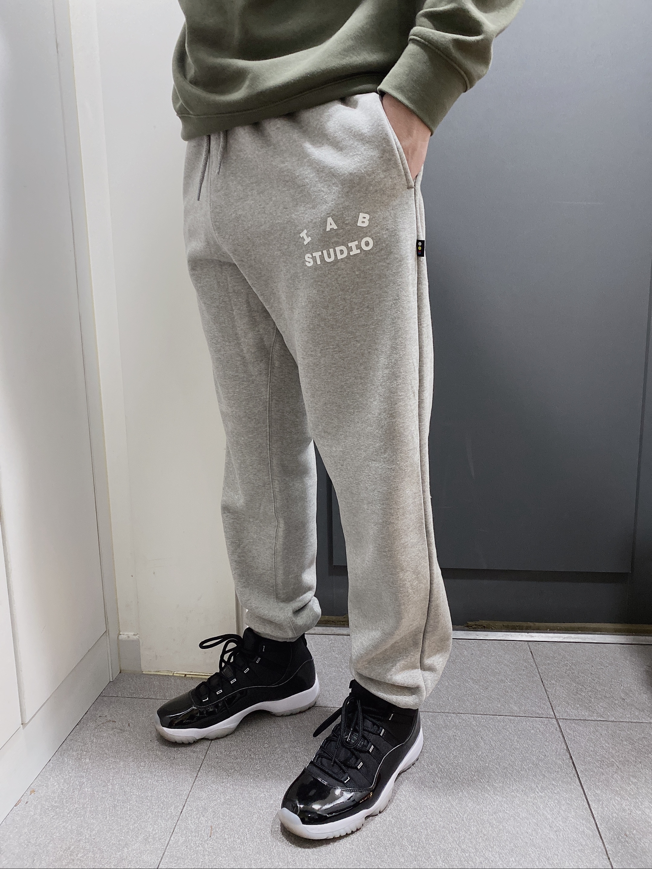 IAB Studio Sweatpants Gray - 21SS, Jordan 11 Retro Jubilee 착용 스타일 - 3