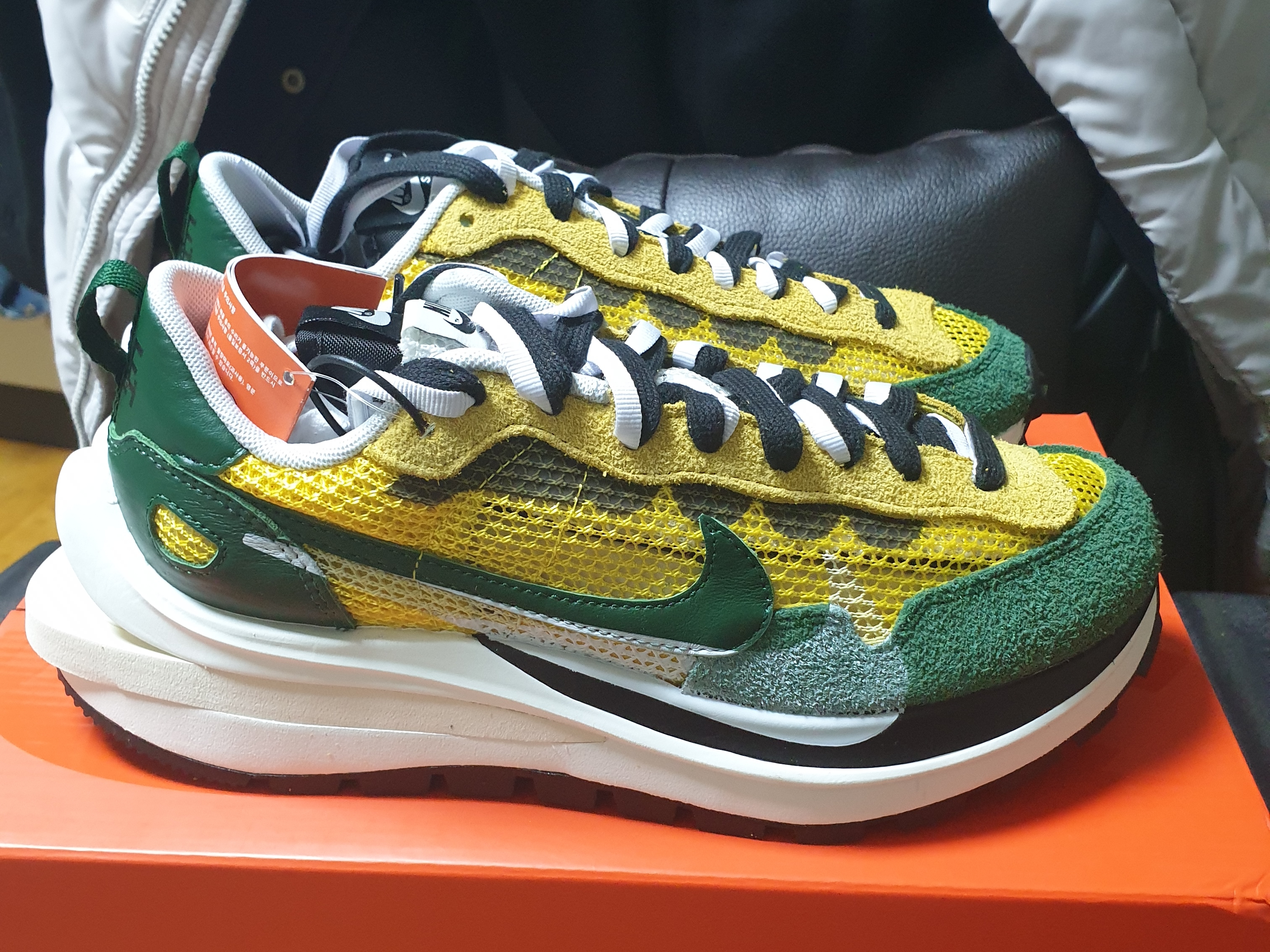 Nike x Sacai VaporWaffle Tour Yellow & Gorge Green Sail, Nike x Ben & Jerry's SB Dunk Low Chunky Dunky 착용 스타일 - 1