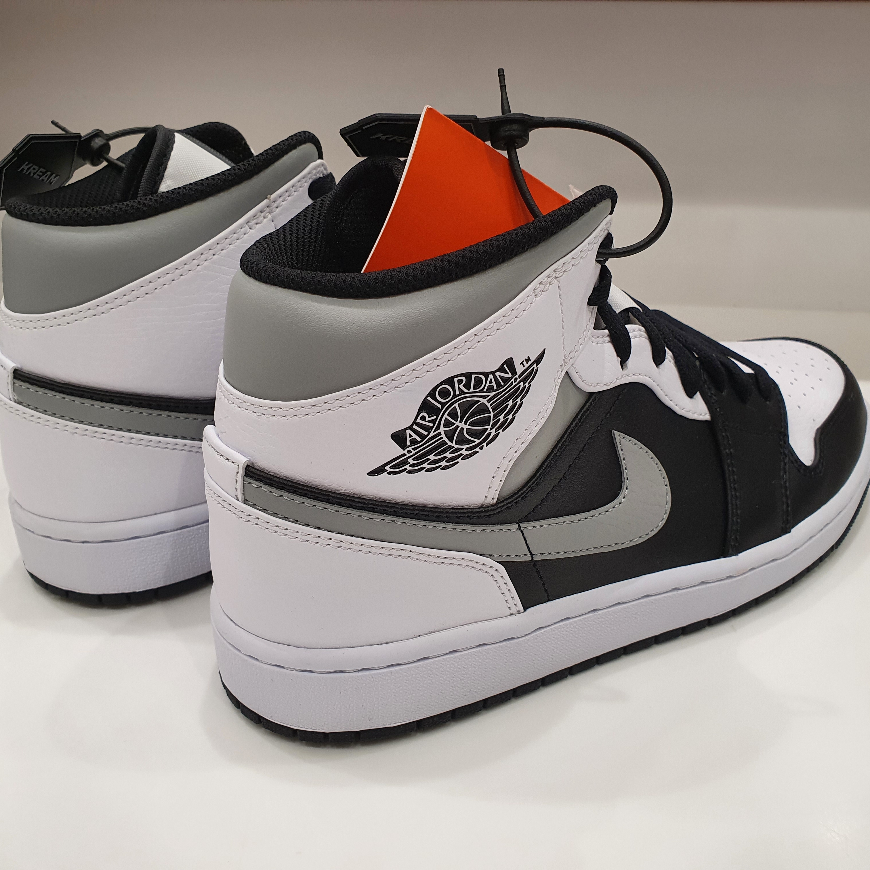 Jordan 1 Mid White Shadow 착용 스타일 - 3