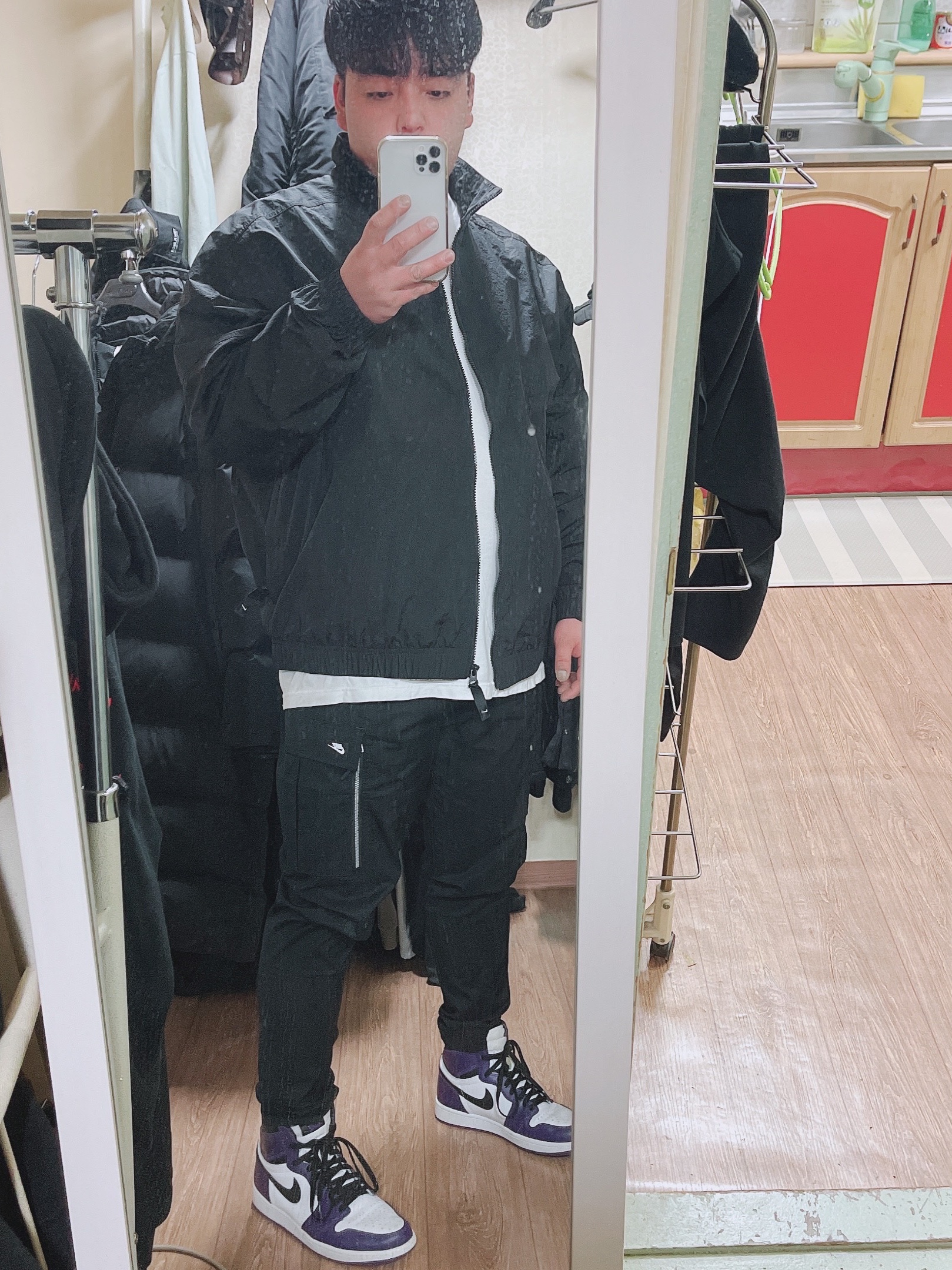 Jordan 1 Retro High OG Court Purple 2020, Nike M NRG Track Jacket Black 착용 스타일