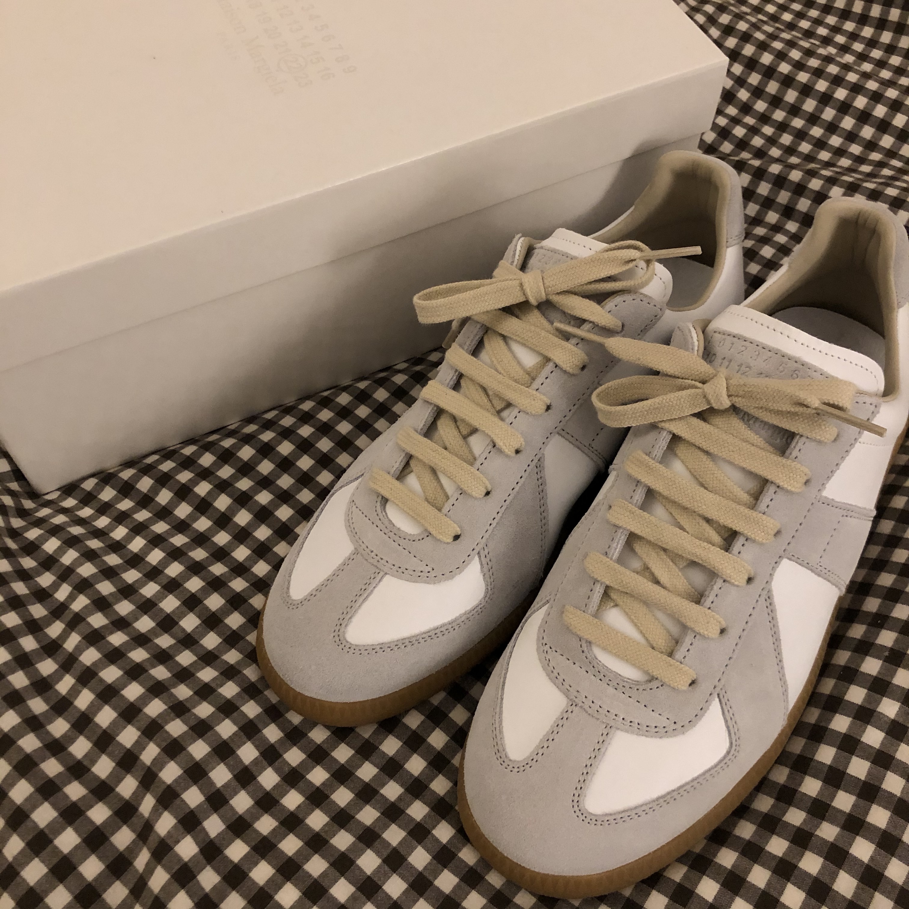 Maison Margiela Calfskin Replica Sneakers 착용 스타일