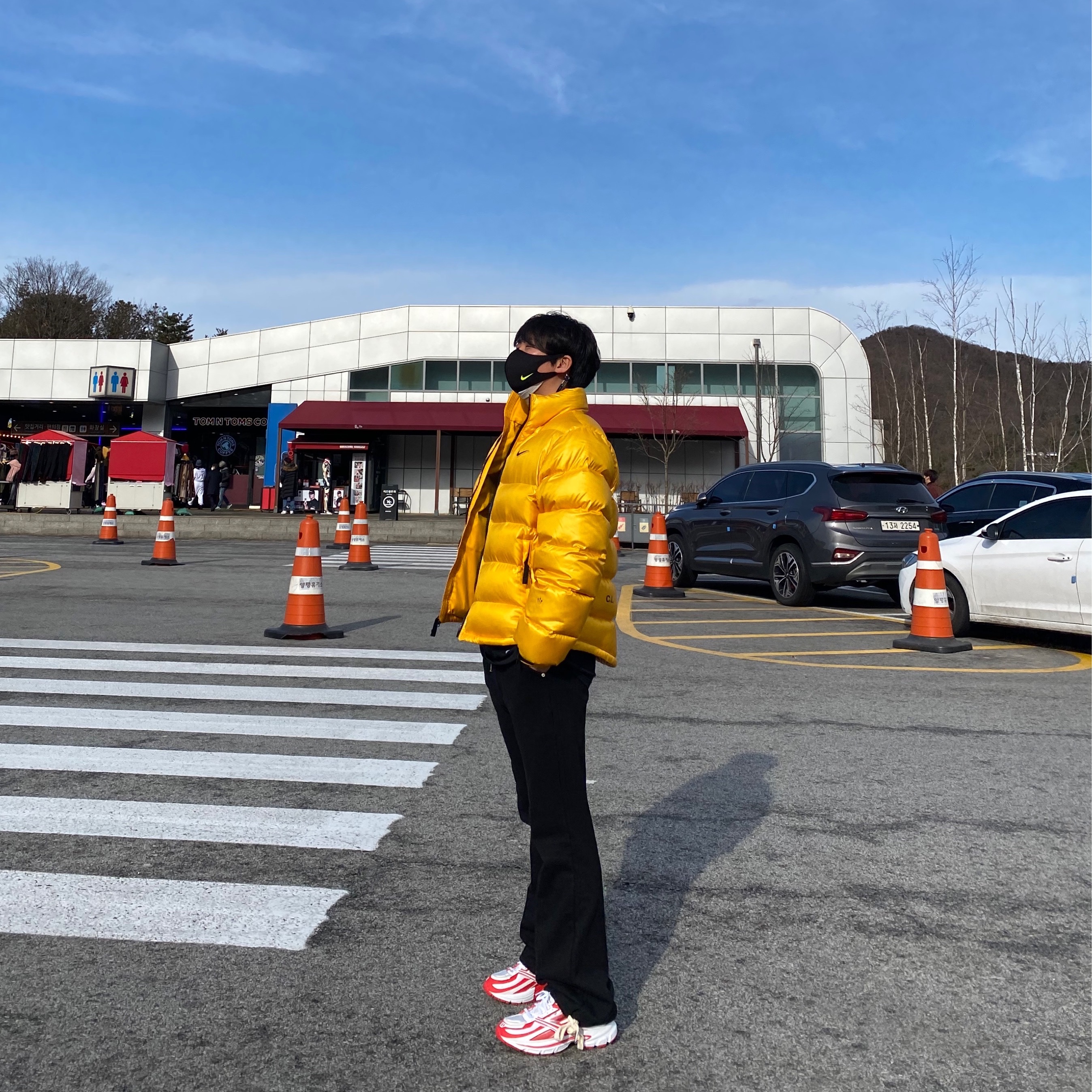 Nike x Drake Nocta Puffer Jacket University Gold - Asia, Reebok x Kanghyuk Premier Road Modern White Red  착용 스타일 - 1