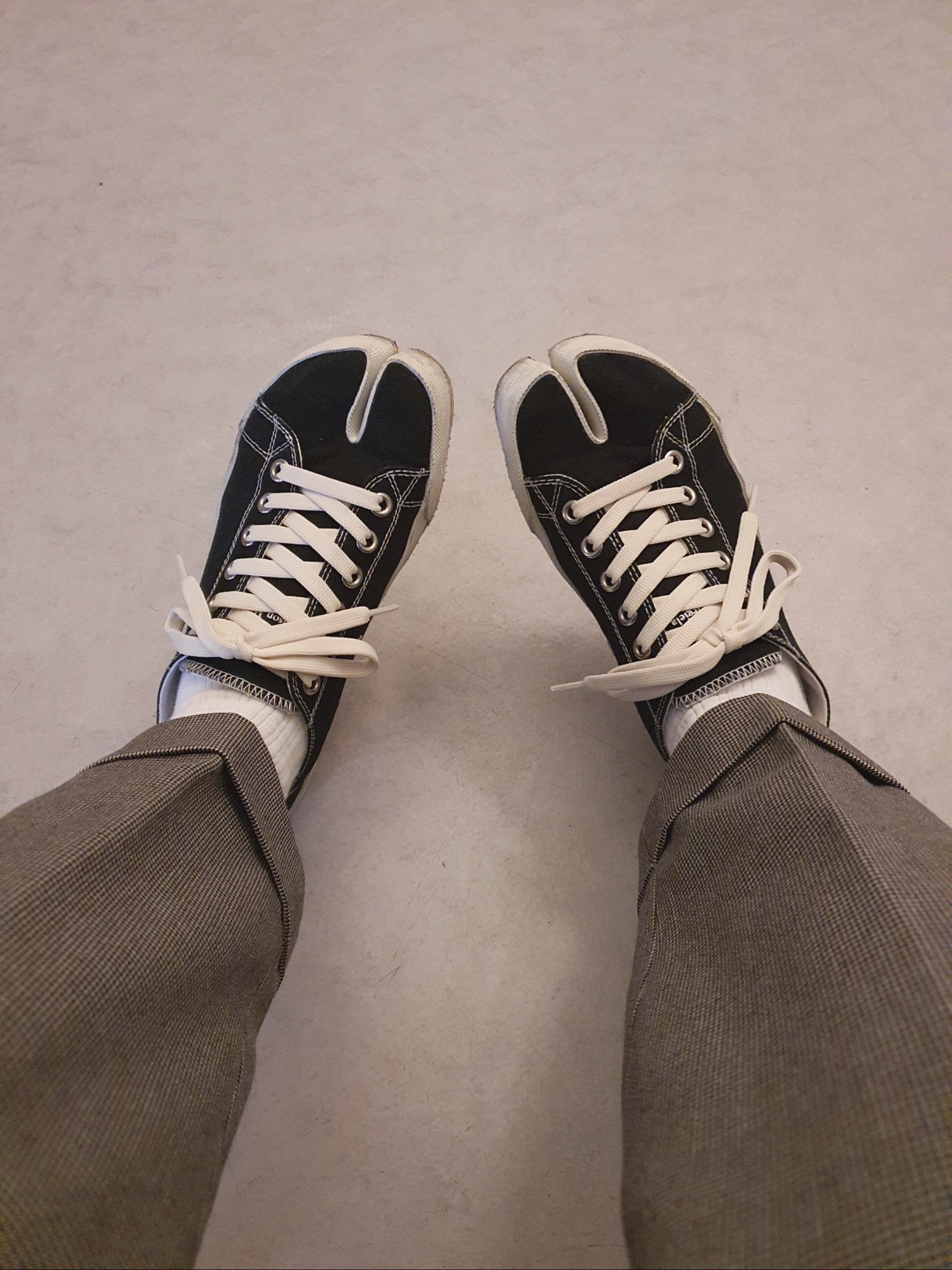 Maison Margiela Tabi Low Black 착용 스타일 - 2