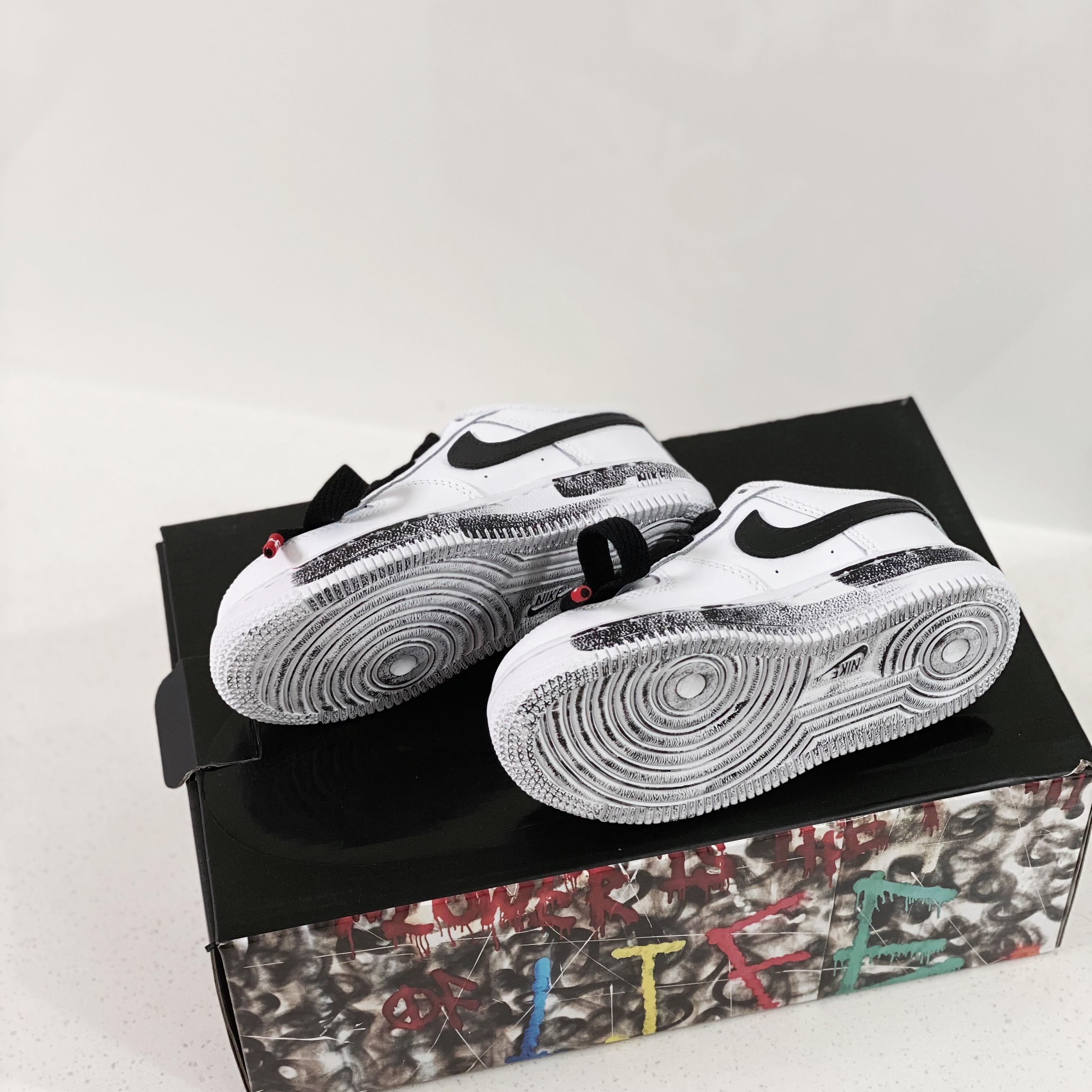 Nike x Peaceminusone Air Force 1 Low Para-Noise 2.0 착용 스타일 - 4