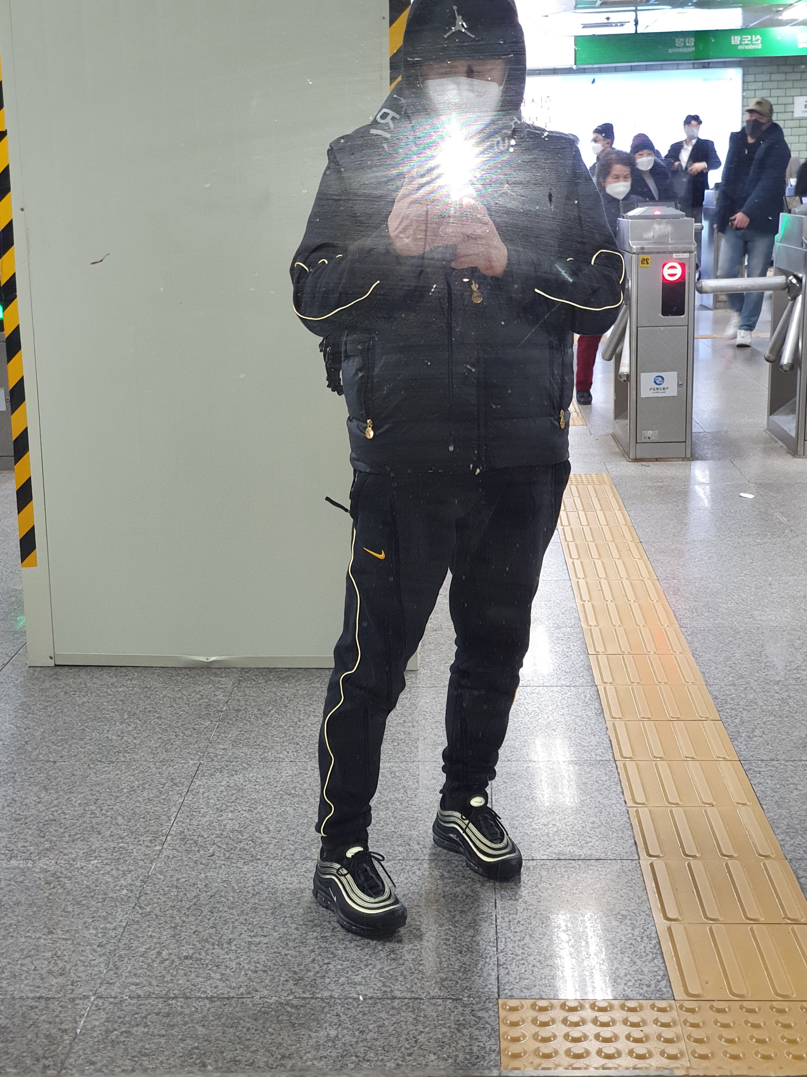 Nike Air Max 97 Black White Anthracite, Nike x Drake Nocta Essential Hoodie Black - Asia 착용 스타일 - 1