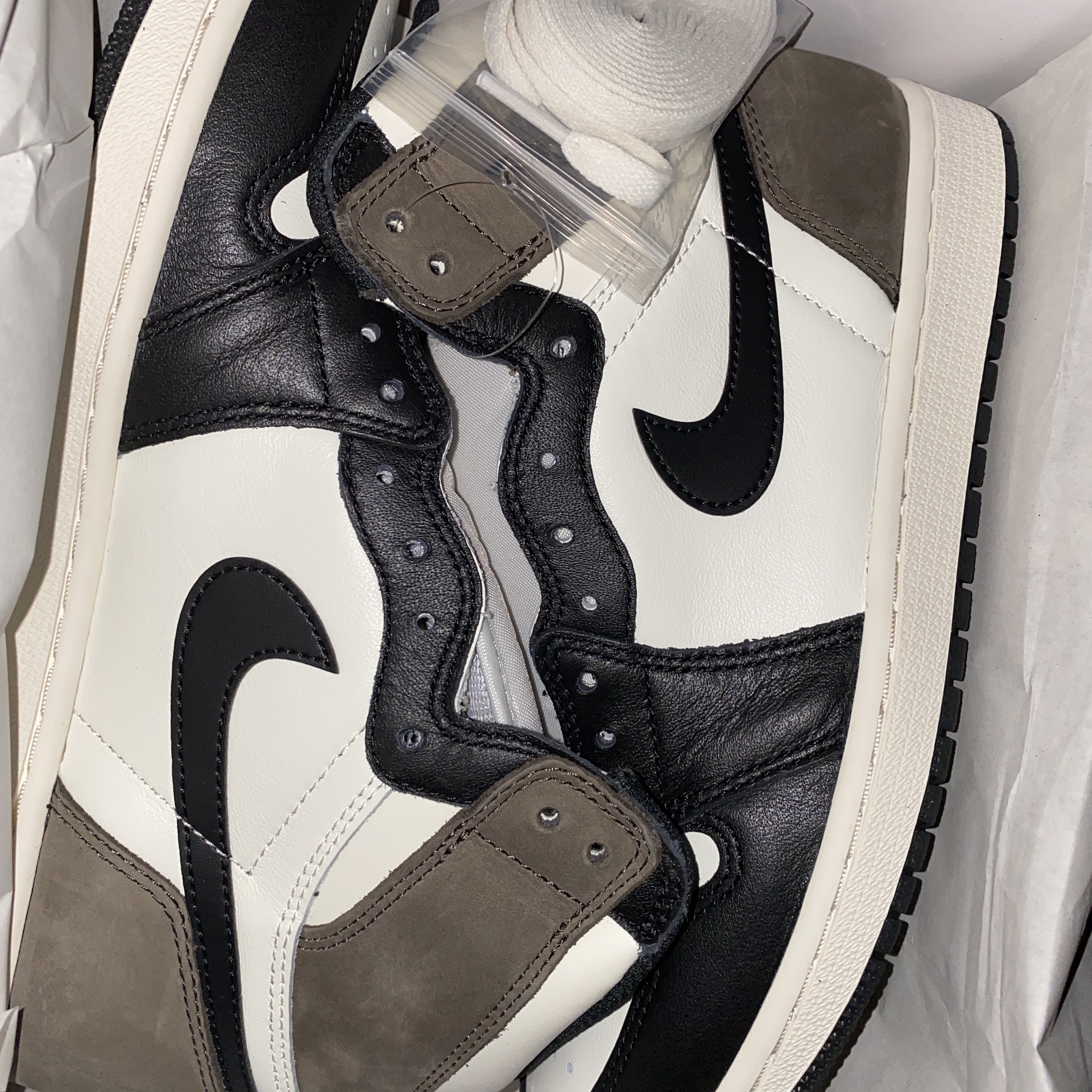 Jordan 1 Retro High OG Black Mocha 착용 스타일