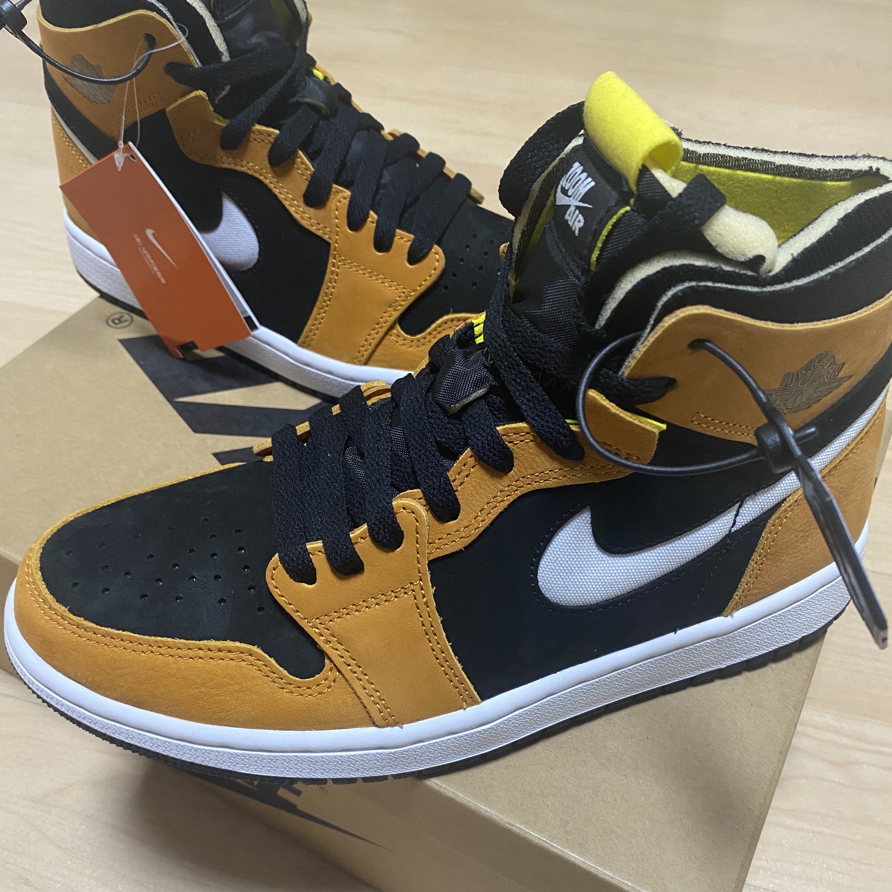 Jordan 1 Zoom Air CMFT Monarch Orange 착용 스타일