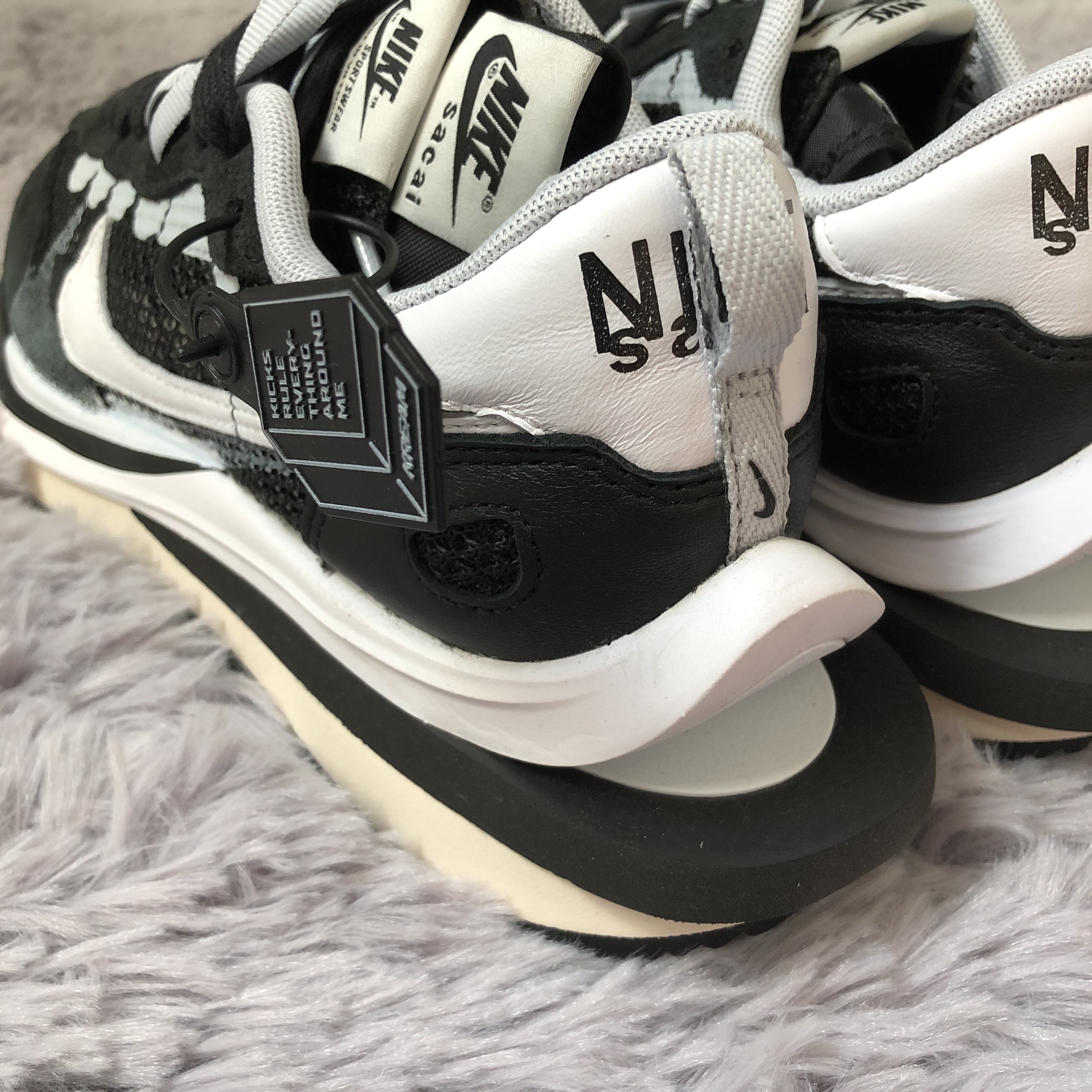 Nike x Sacai VaporWaffle Black White 착용 스타일 - 3