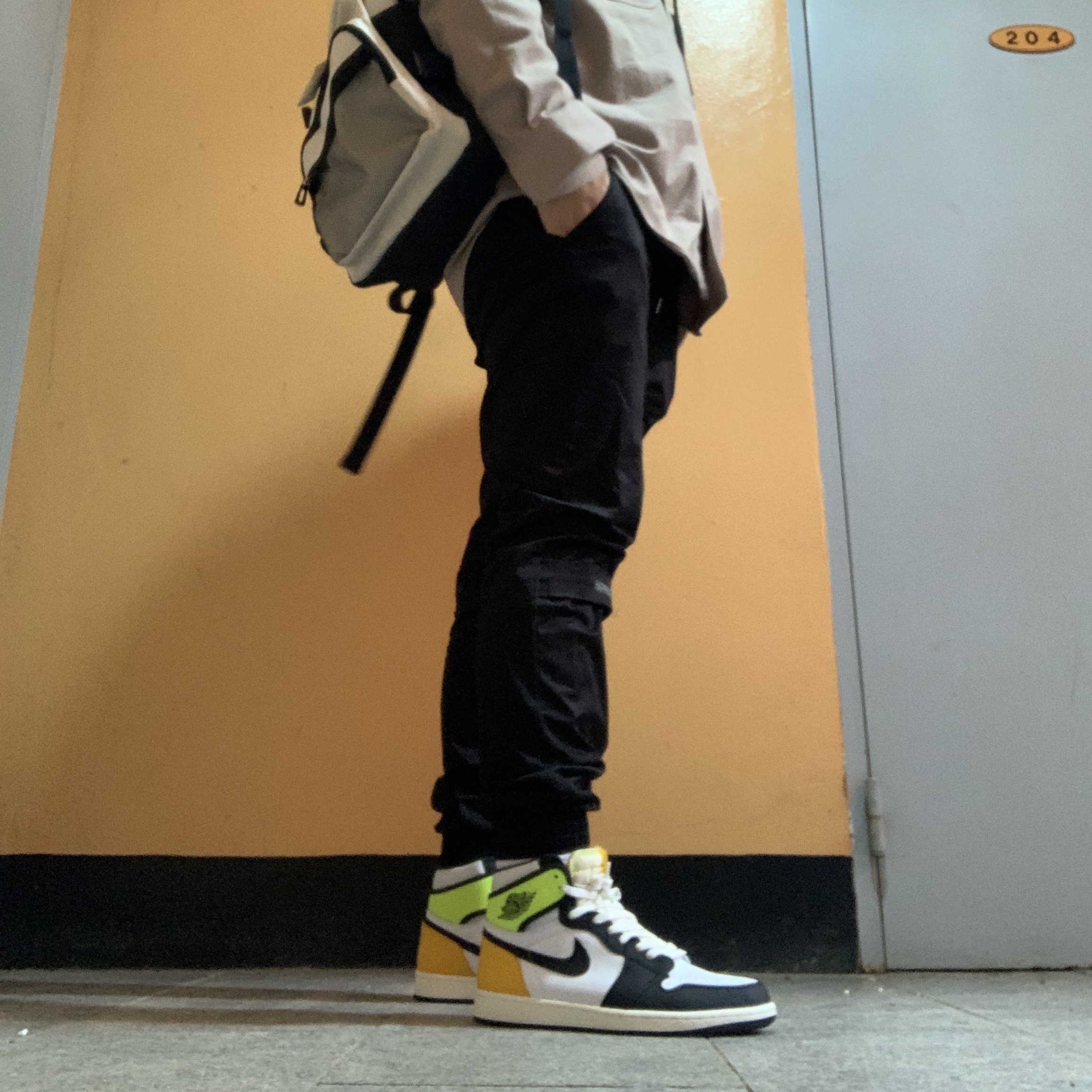 Jordan 1 Retro High OG Volt Gold 착용 스타일