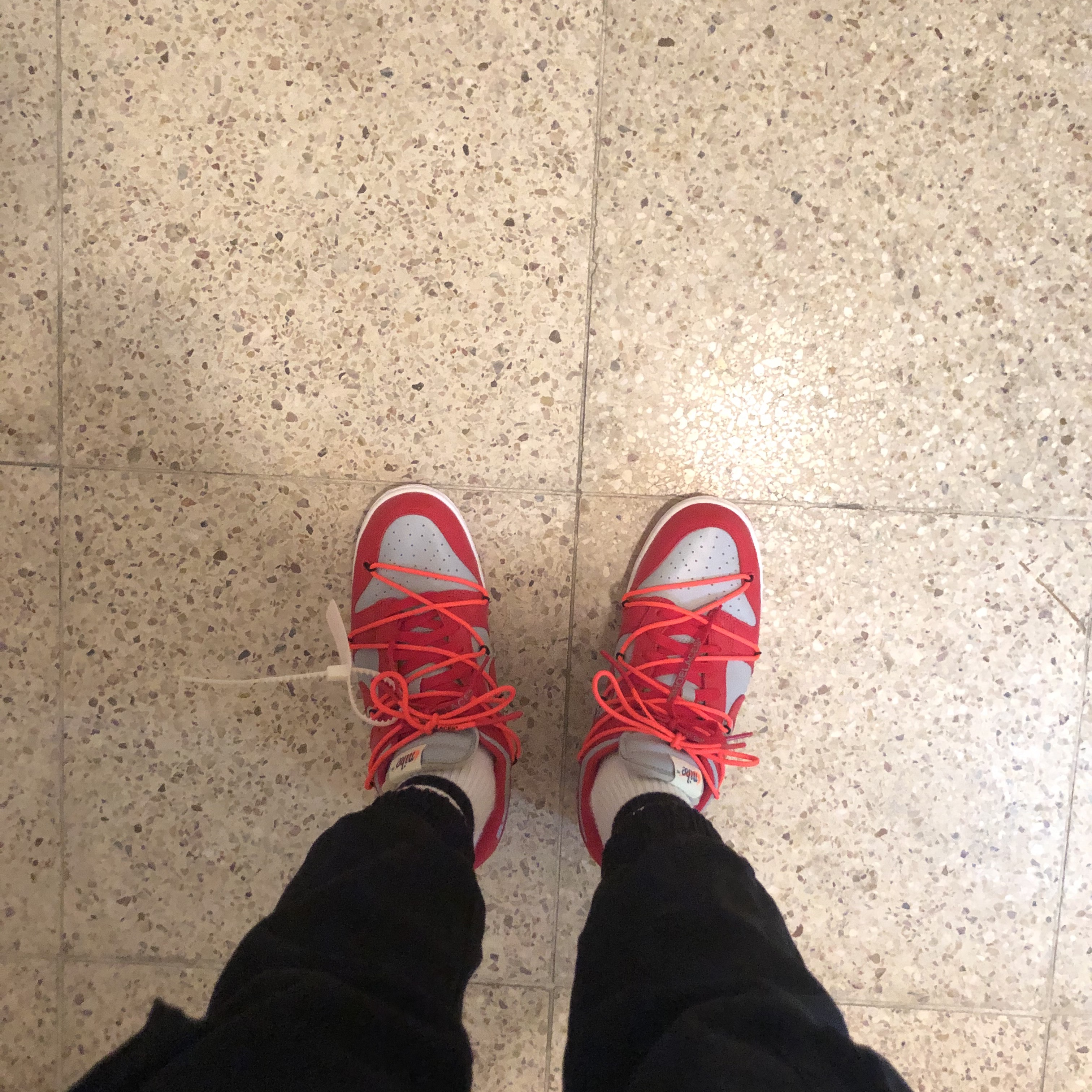 Nike x Off-White Dunk Low University Red 착용 스타일 - 2