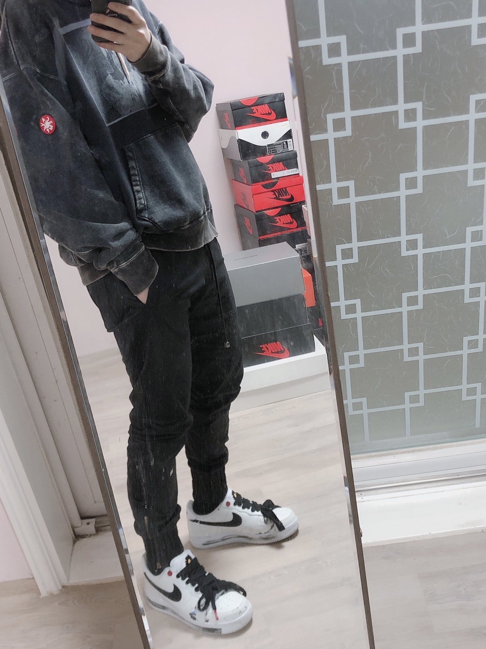 Nike x Peaceminusone Air Force 1 Low Para-Noise 2.0 착용 스타일