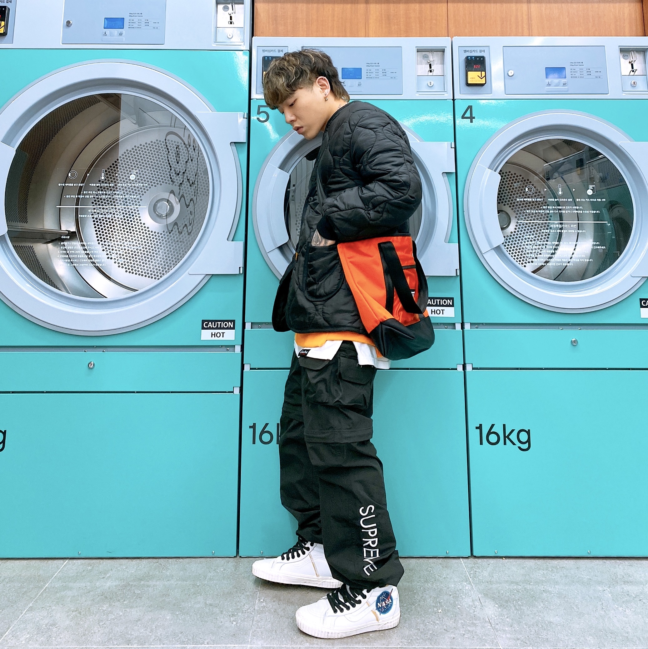 Vans x NASA Sk8-Hi MTE Space Voyager True White, Supreme x The North Face Belted Cargo Pants Black - 20SS 착용 스타일