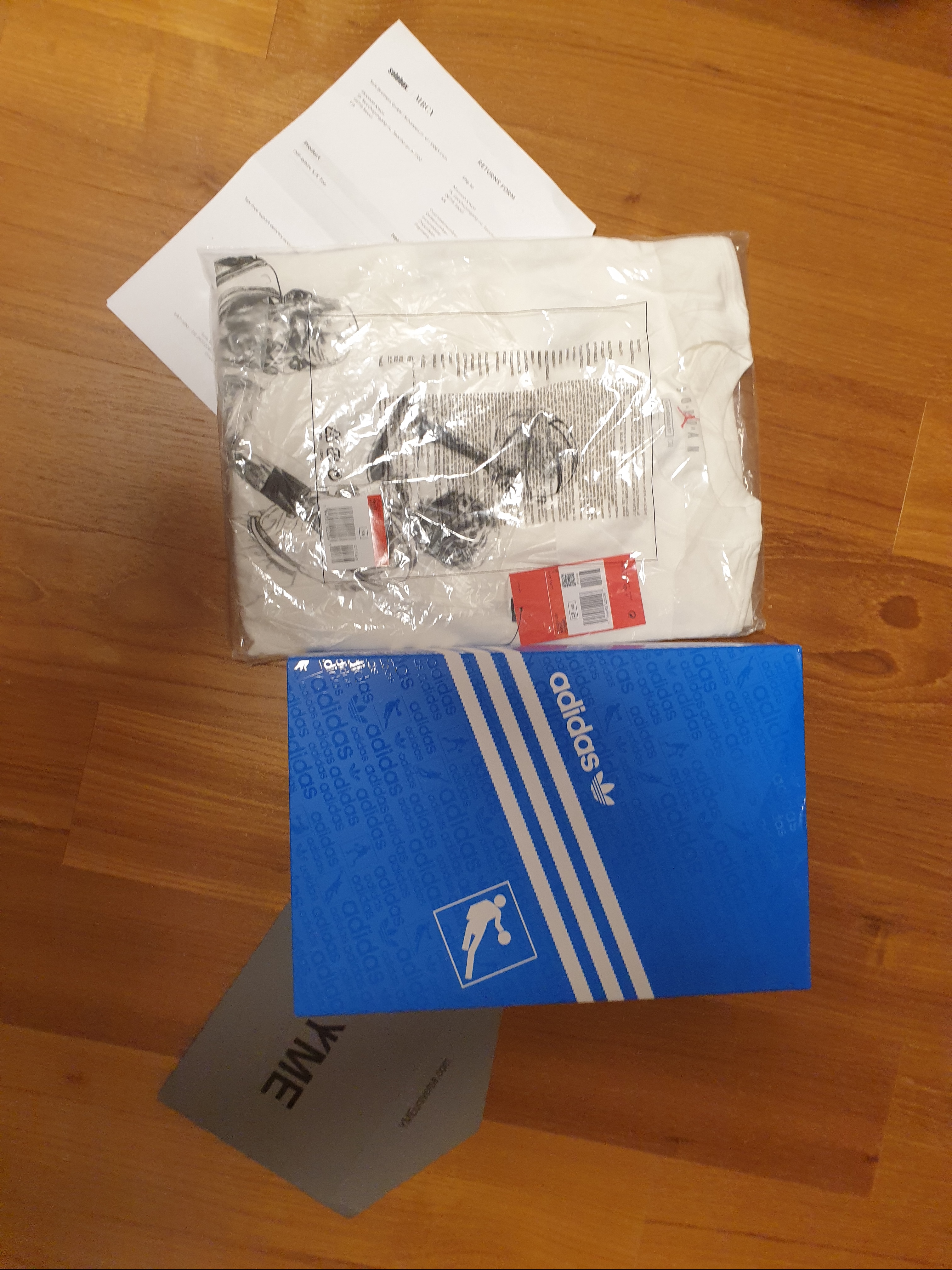 Jordan x Off-White S/S T-Shirt White - Asia, Adidas OG Forum 84 Low Blue Thread 착용 스타일