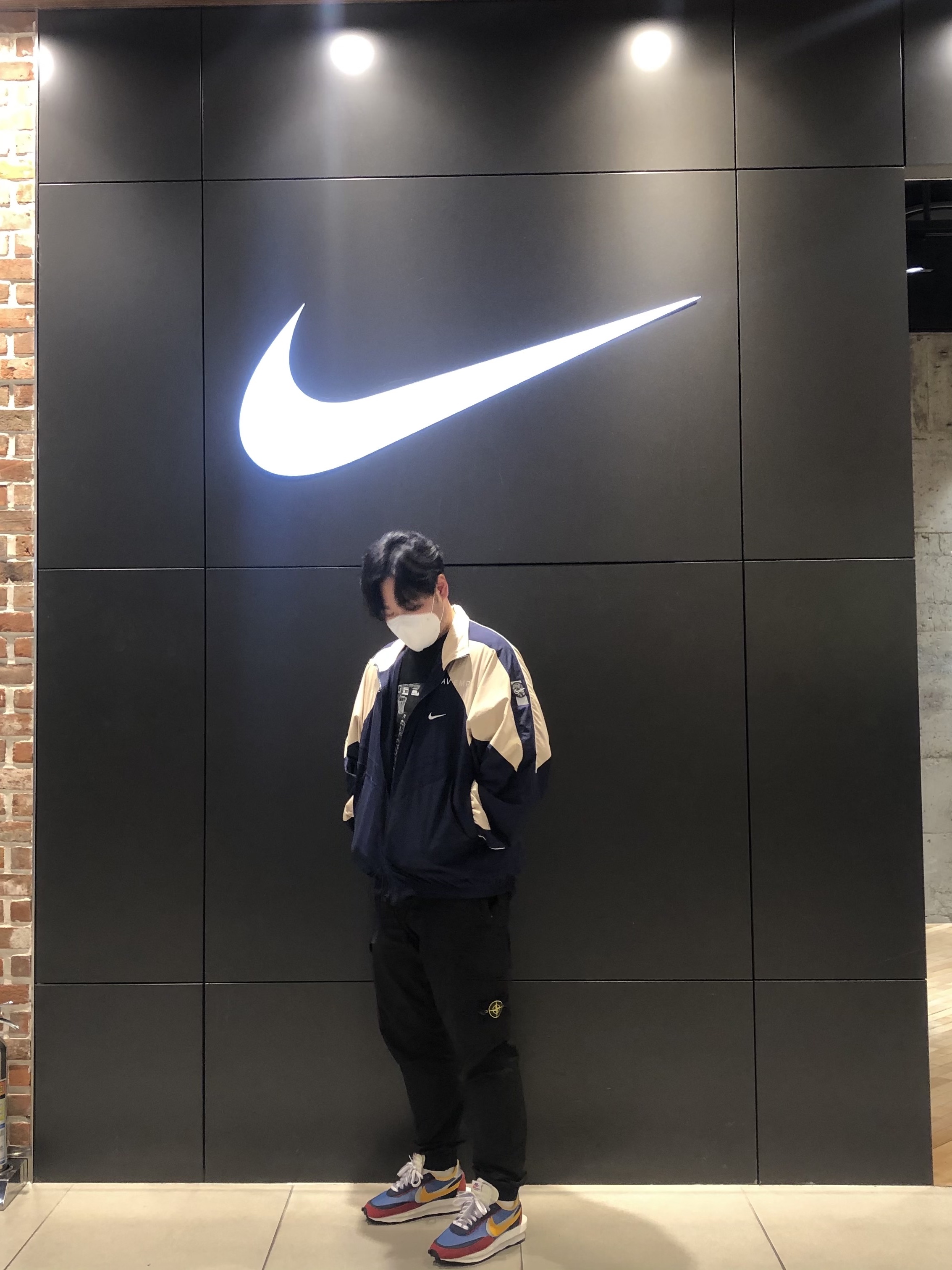 Jordan x Union Reverse Dunk T-Shirt Black, Nike x Sacai LDWaffle Blue Multi 착용 스타일