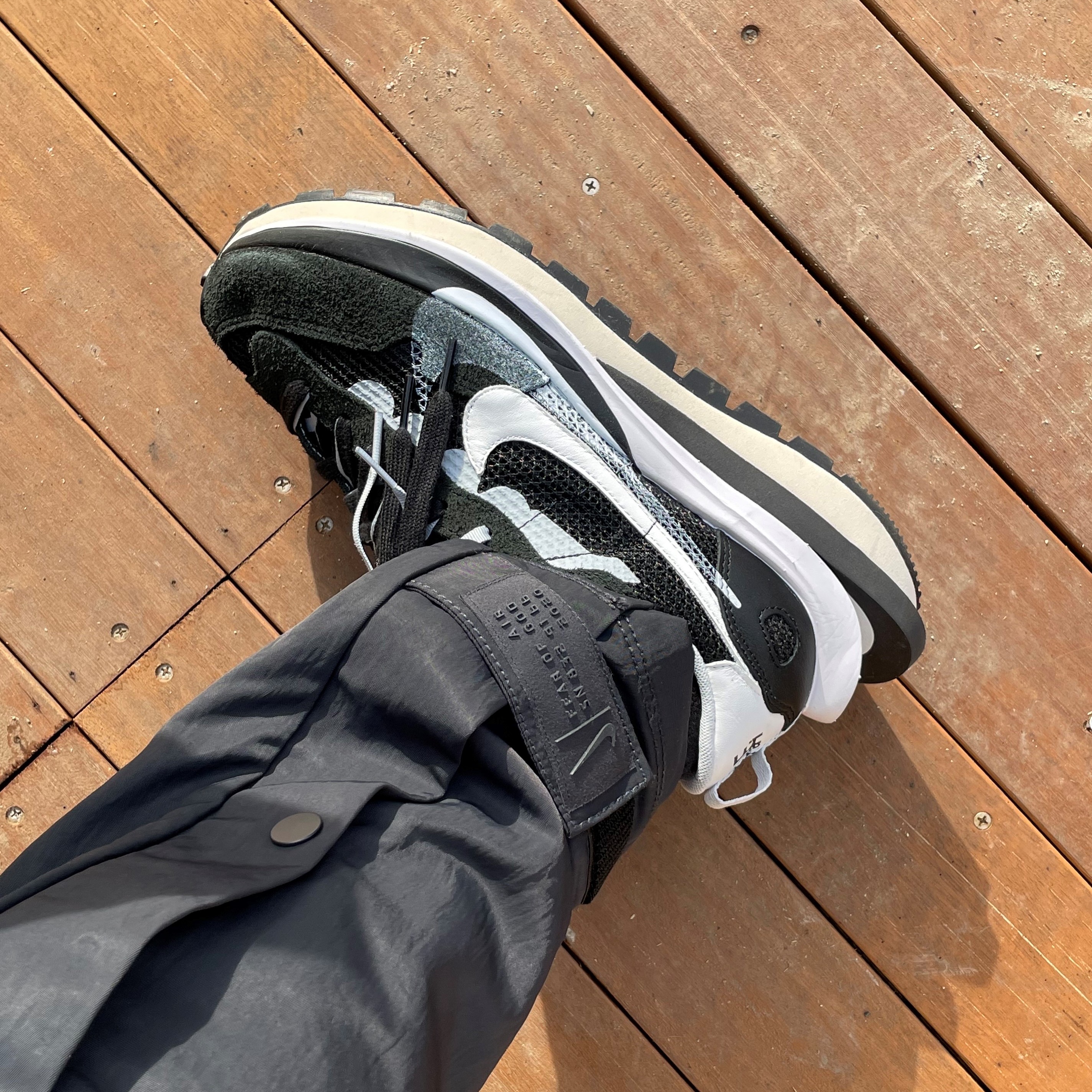 Nike x Fear of God Warm Up Pants Off Noir, Nike x Sacai VaporWaffle Black White 착용 스타일