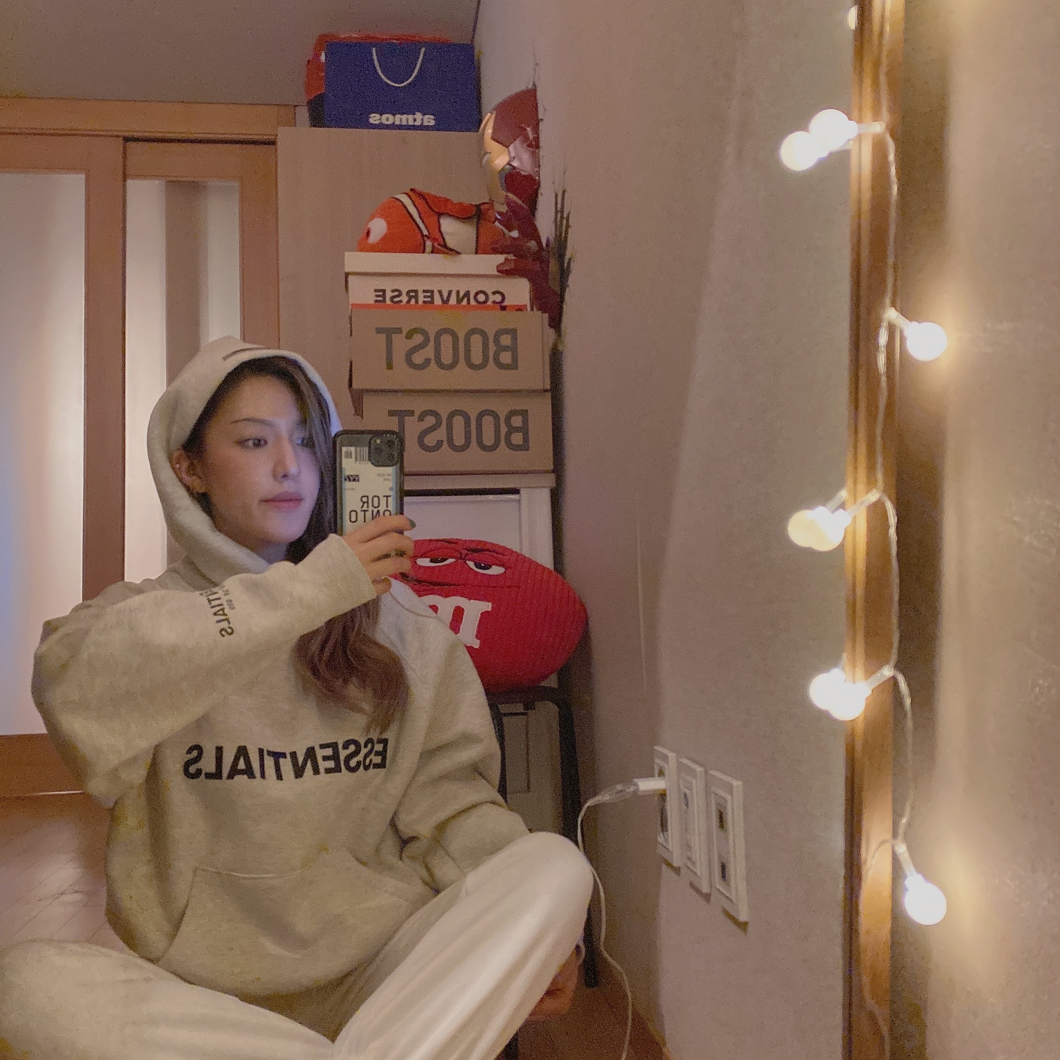 Essentials 3D Silicon Applique Pullover Hoodie Oatmeal/Oatmeal Heather/Light Heather Oatmeal 2020, Adidas Yeezy QNTM Lifestyle 착용 스타일 - 1