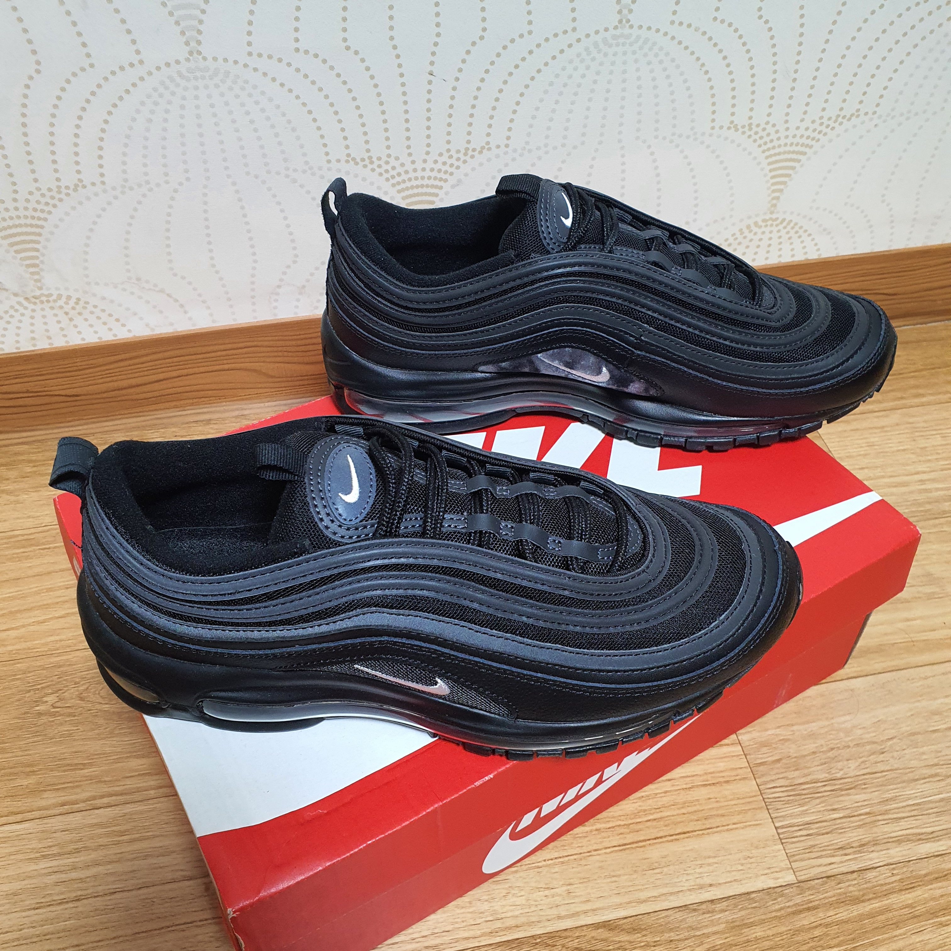Nike Air Max 97 Black White Anthracite 착용 스타일 - 3