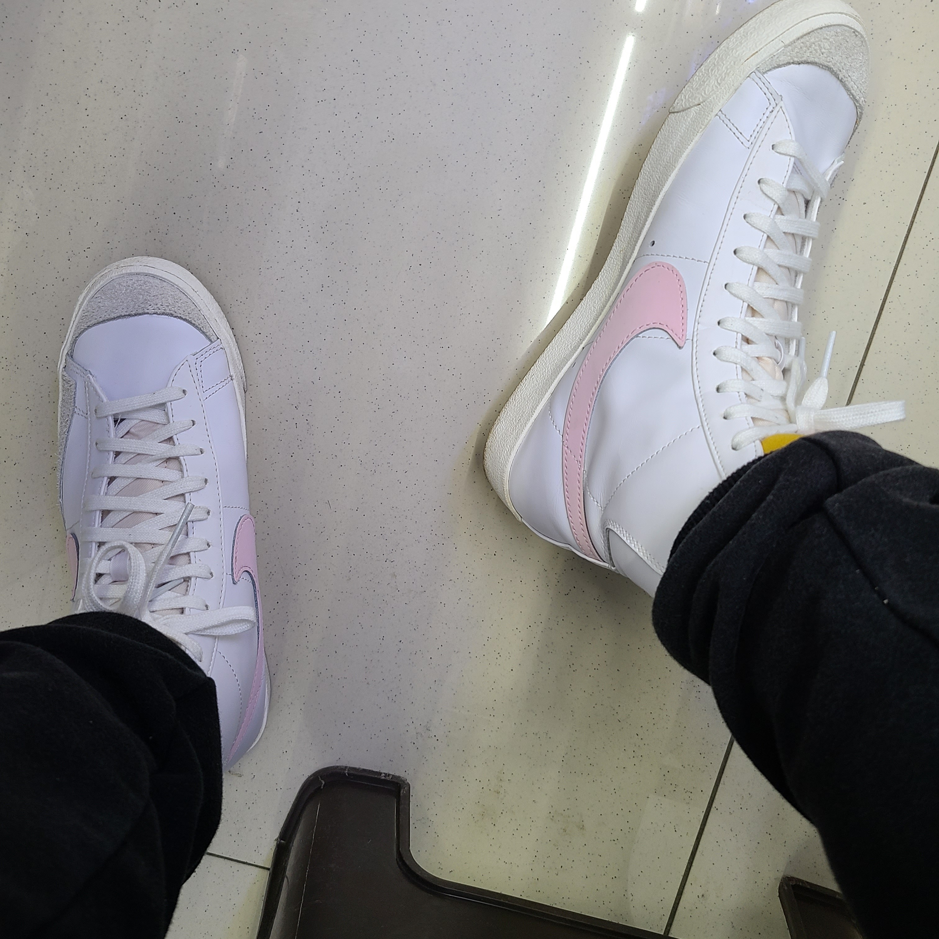 Nike Blazer Mid '77 Vintage White Black 착용 스타일