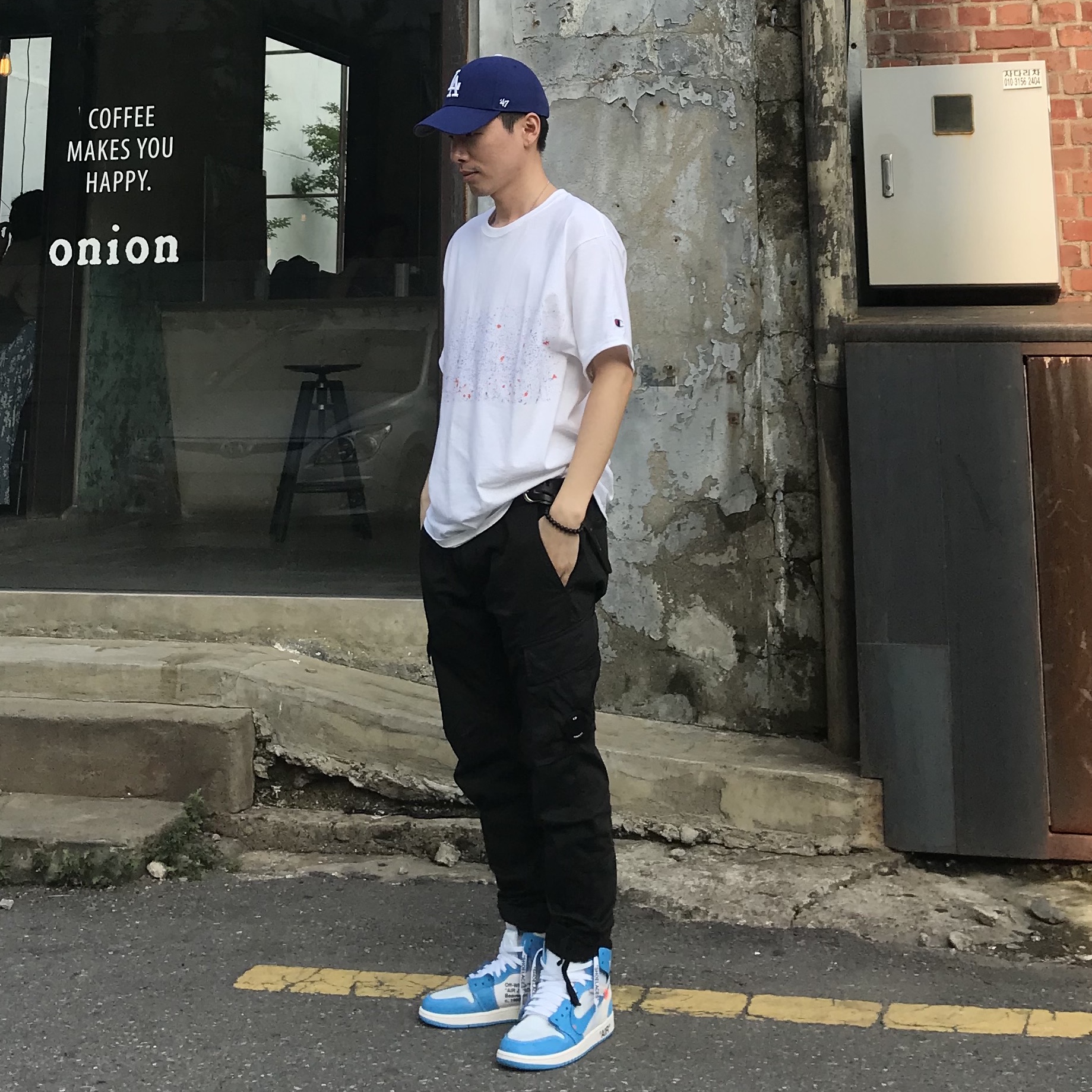 Jordan 1 x Off-White Retro High University Blue 착용 스타일