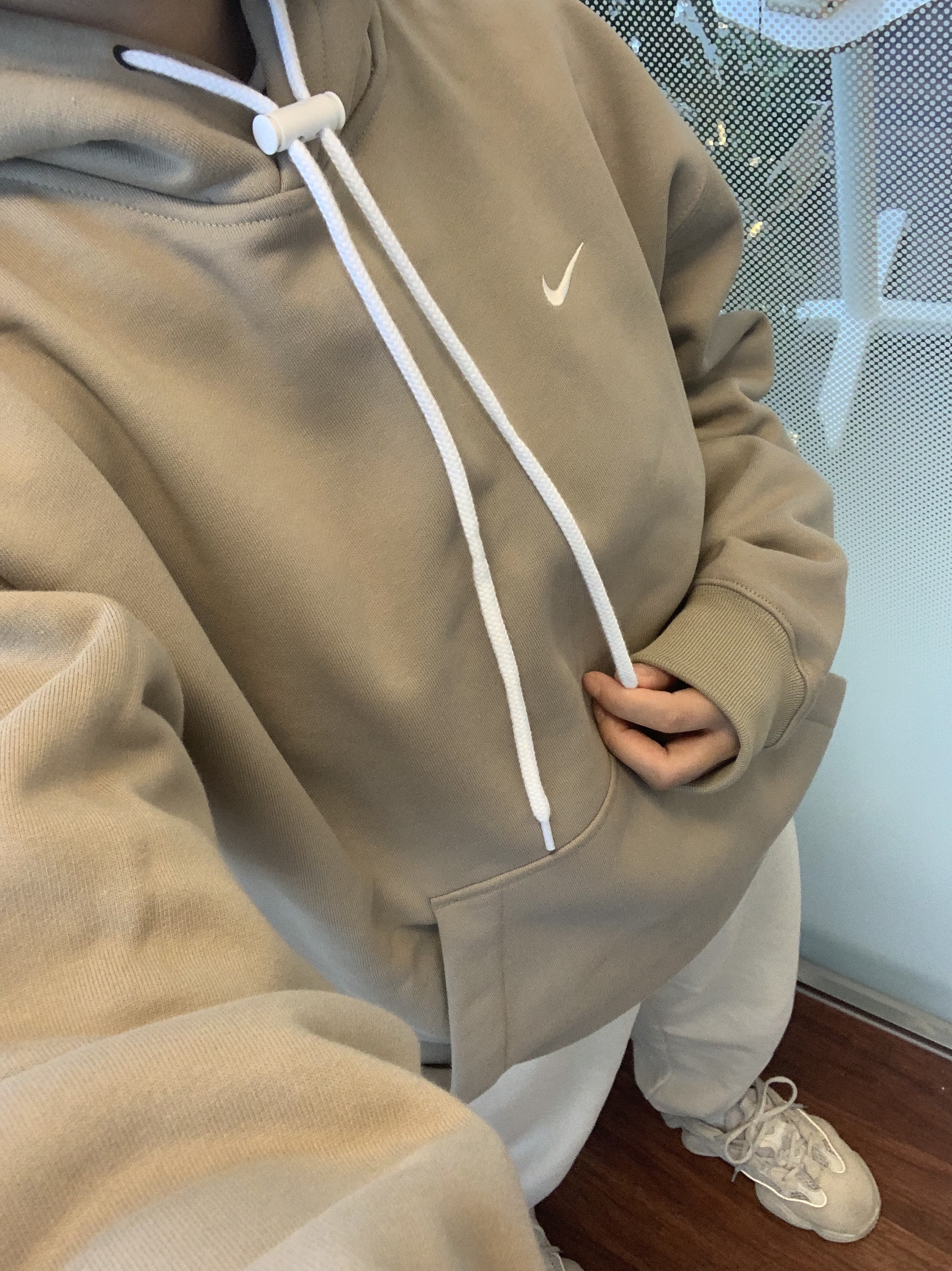 Nike M NRG Hoodie Khaki, Adidas Yeezy 500 Blush 2018 착용 스타일