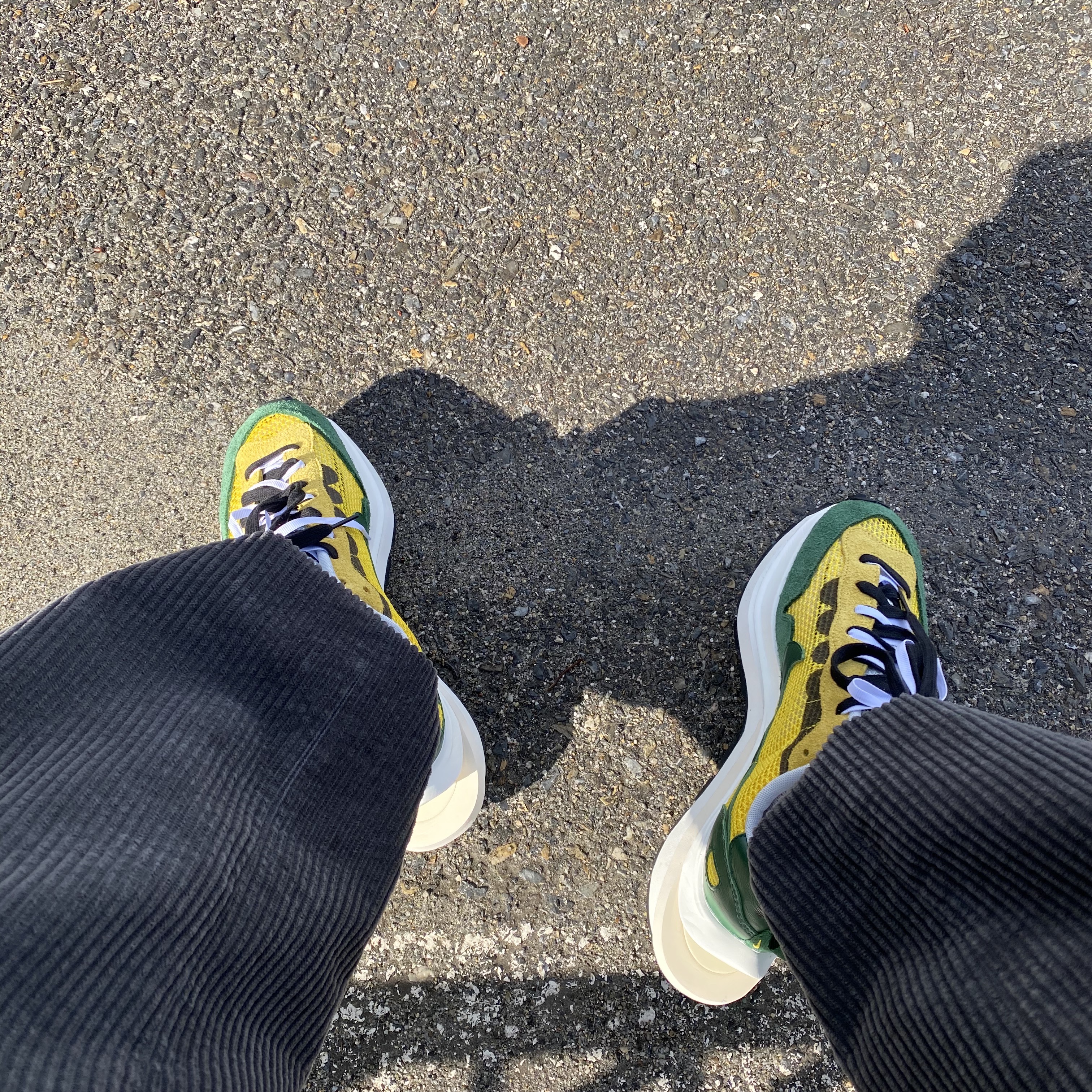 Nike x Sacai VaporWaffle Tour Yellow & Gorge Green Sail 착용 스타일